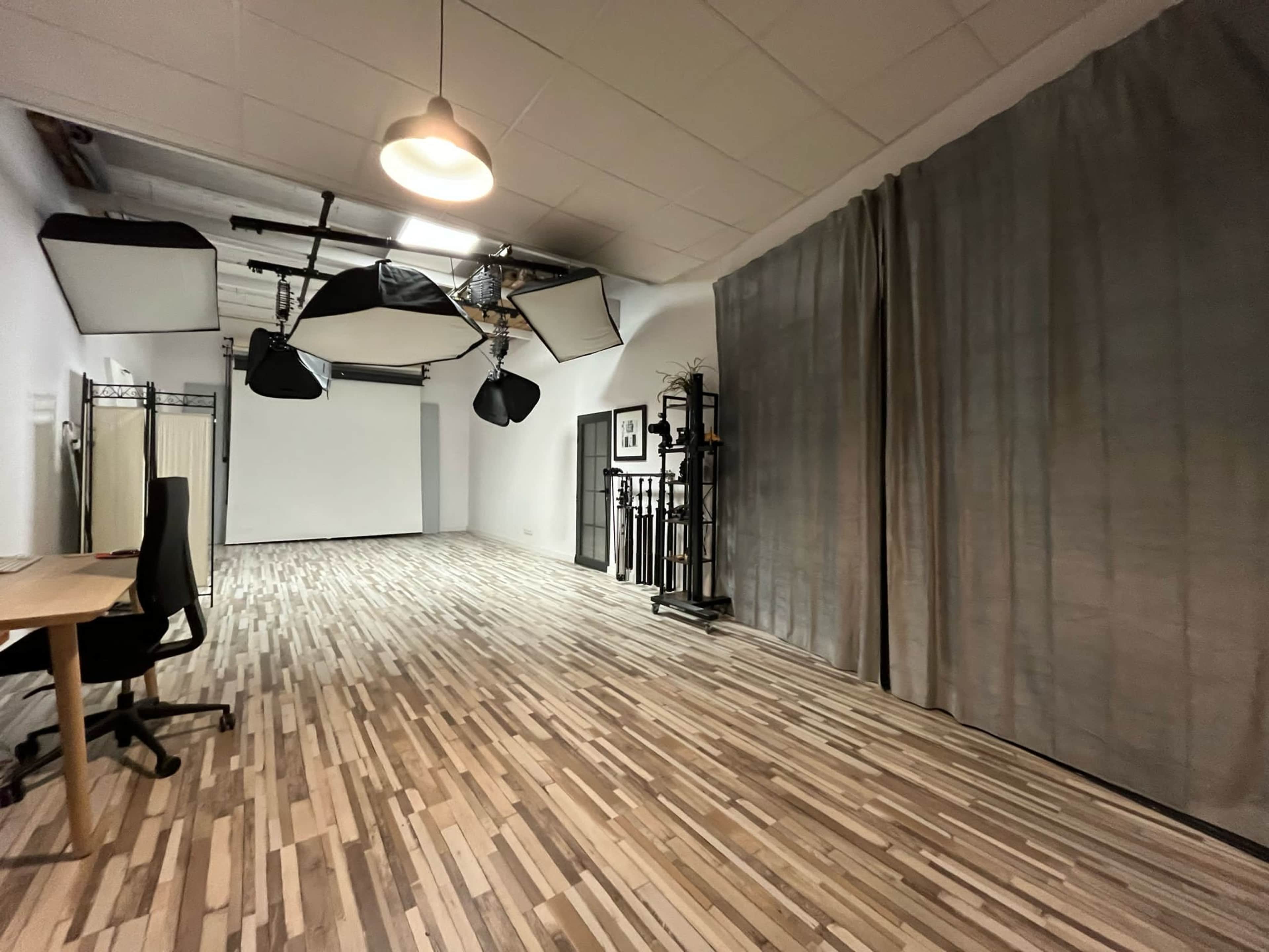 Modern Studio close to Madrid RIO neighborhood Image in Puerta del Ángel, Madrid, M