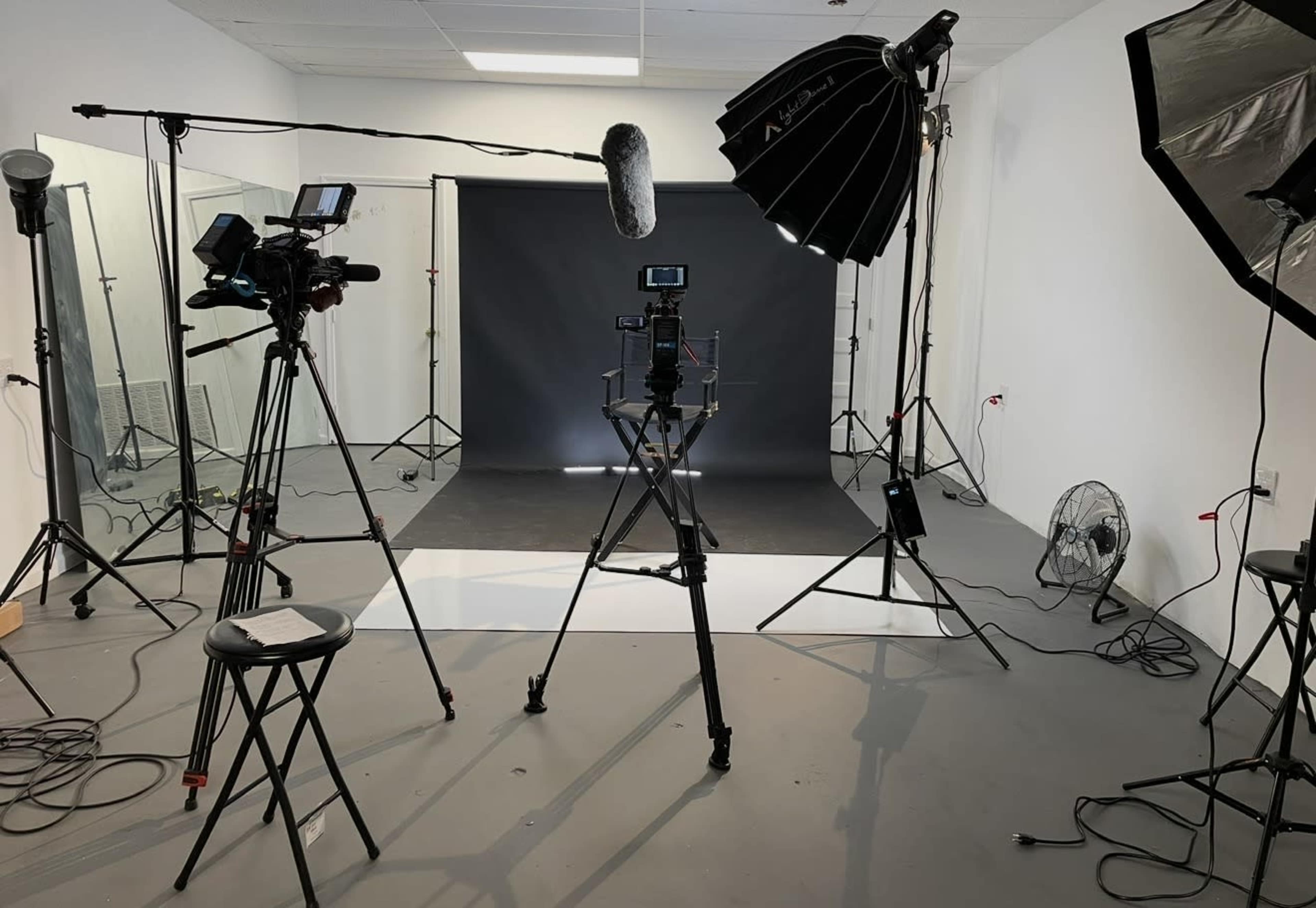 Private Creative Content Studio with Lighting, Backdrops & Separate Entrance Image in Crooked Creek, Indianapolis, IN