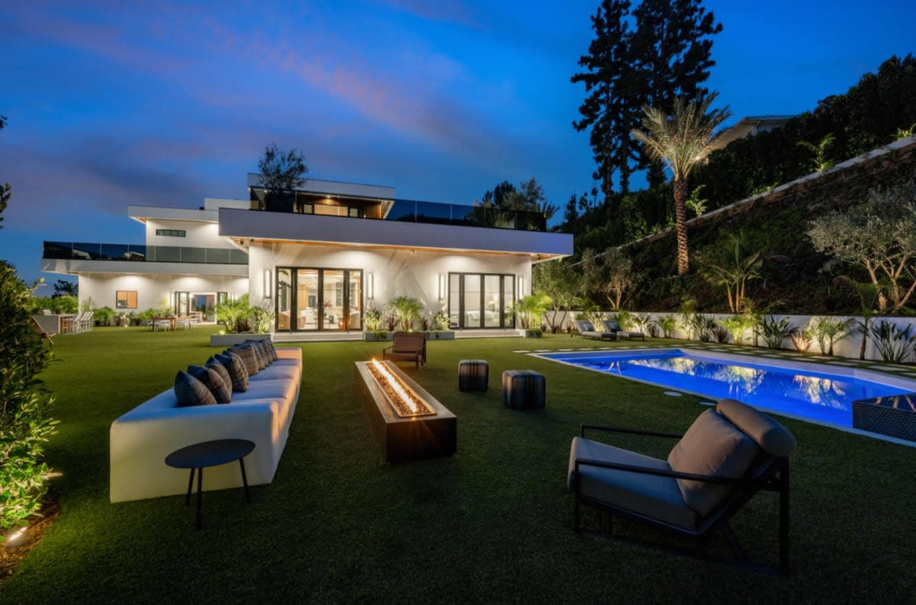 Linda Flora - Rooftop Views, Multiple Outdoor Spaces Image in Bel Air, Los Angeles, CA