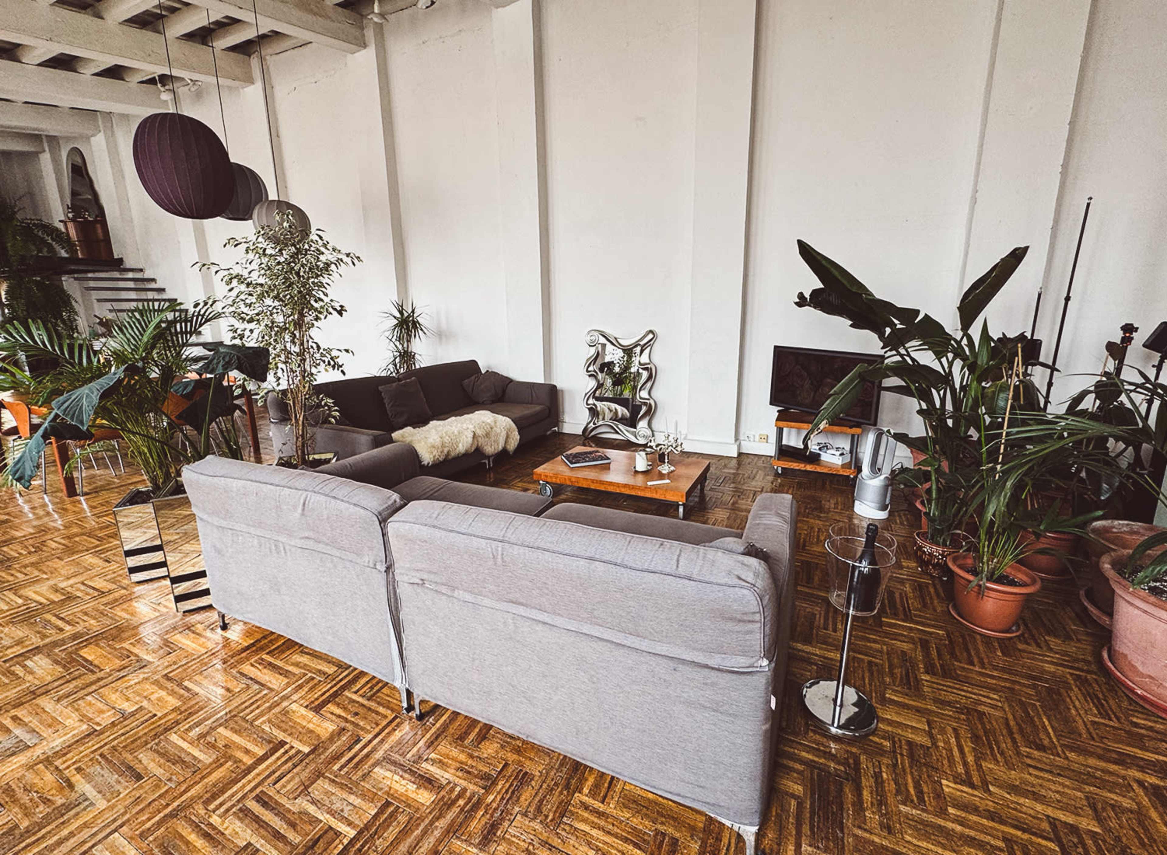 Bright & Versatile Studio Loft in Barcelona center with Terrace, Kitchen, Bathroom & Bed for Photoshoots Image in Sant Pere, Barcelona, B