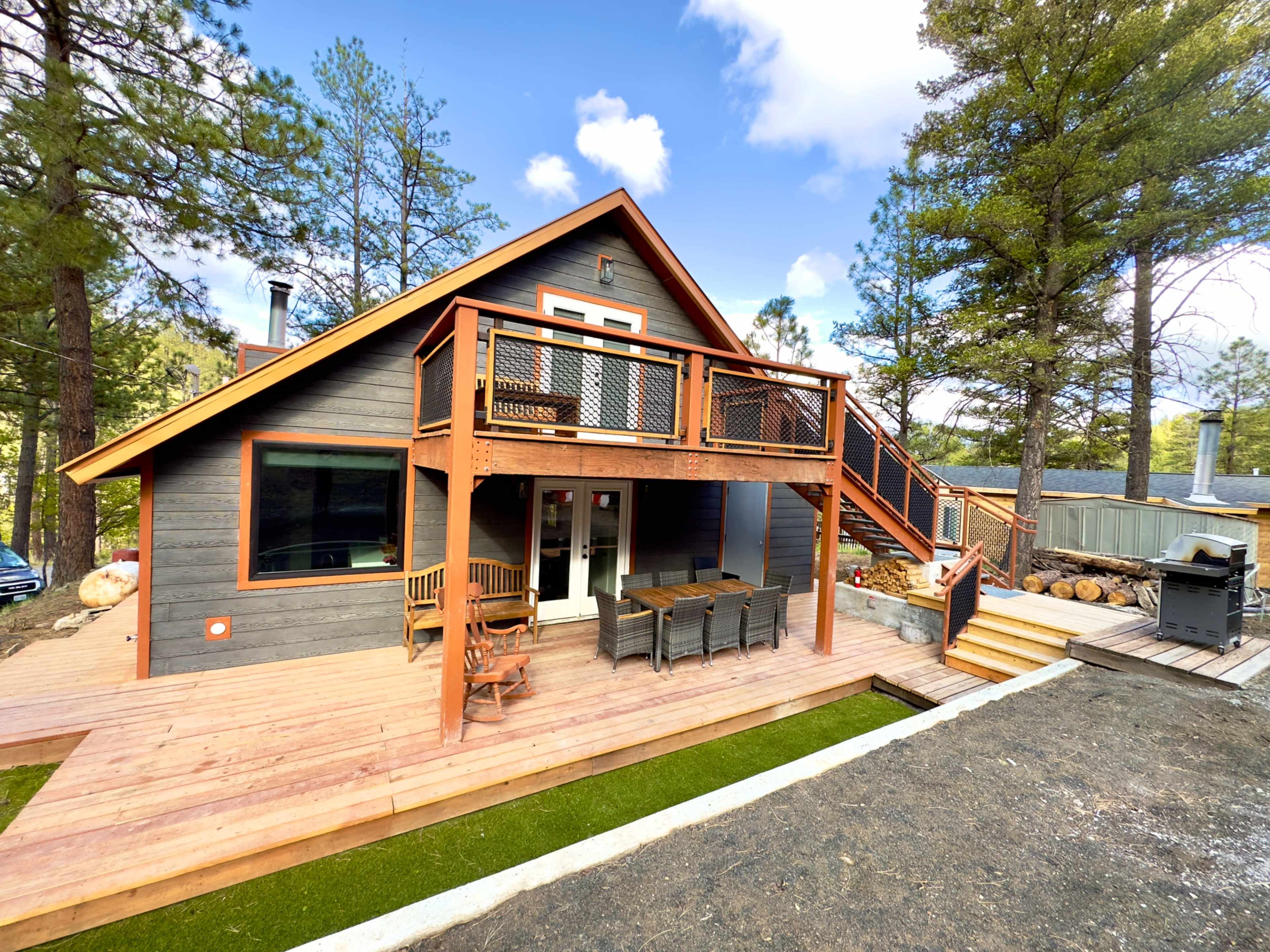 Cozy mountain Cabin with Balcony, beautiful backyard, close to downtown. Image in Ruidoso, Ruidoso, NM