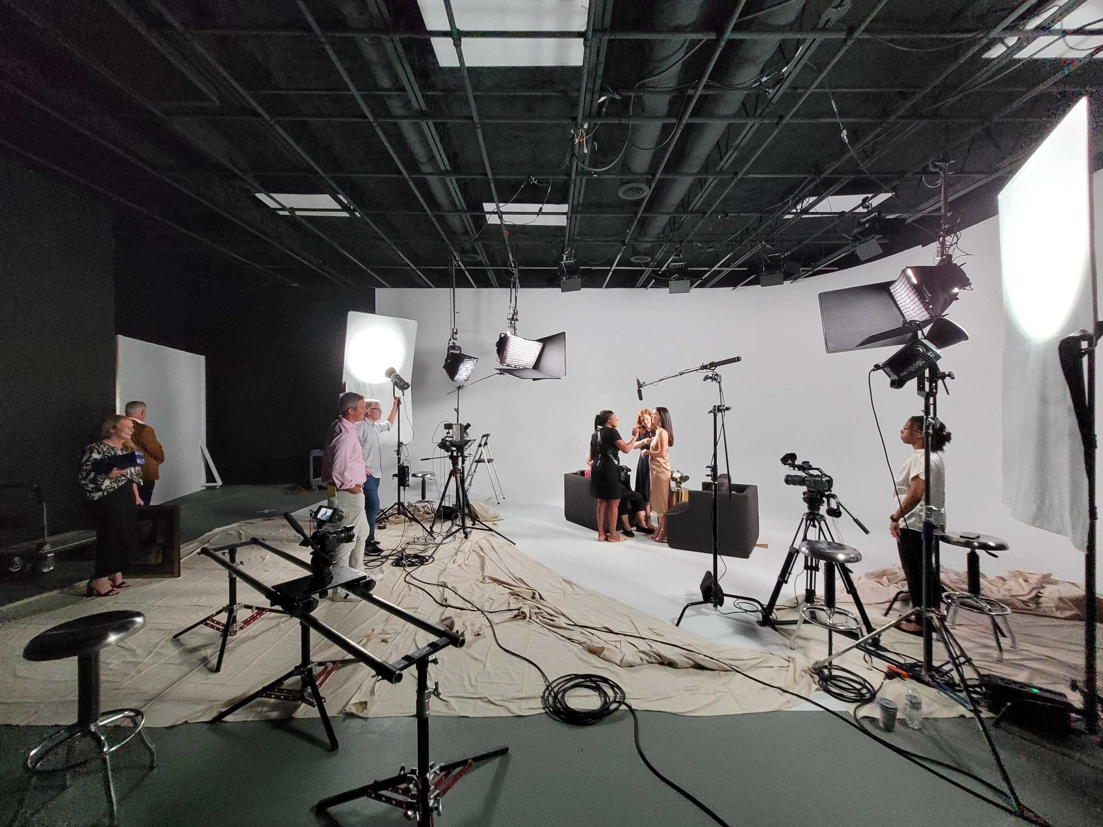 Versatile Podcast Studio and Production Cyc Wall Studio & Creator’s ...