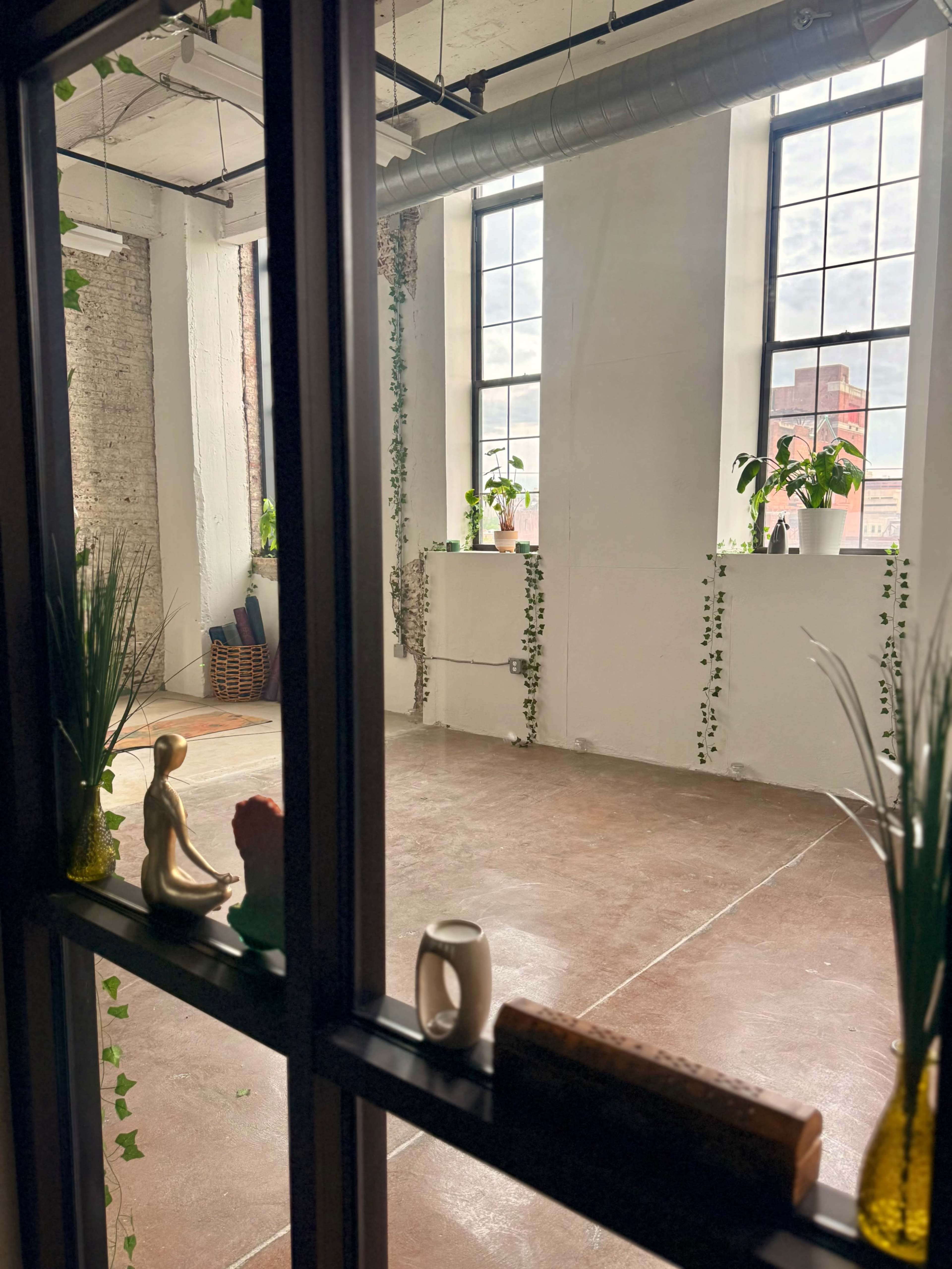 Downtown Rustic Yoga Space with Natural Light Image in Center City, Philadelphia, PA