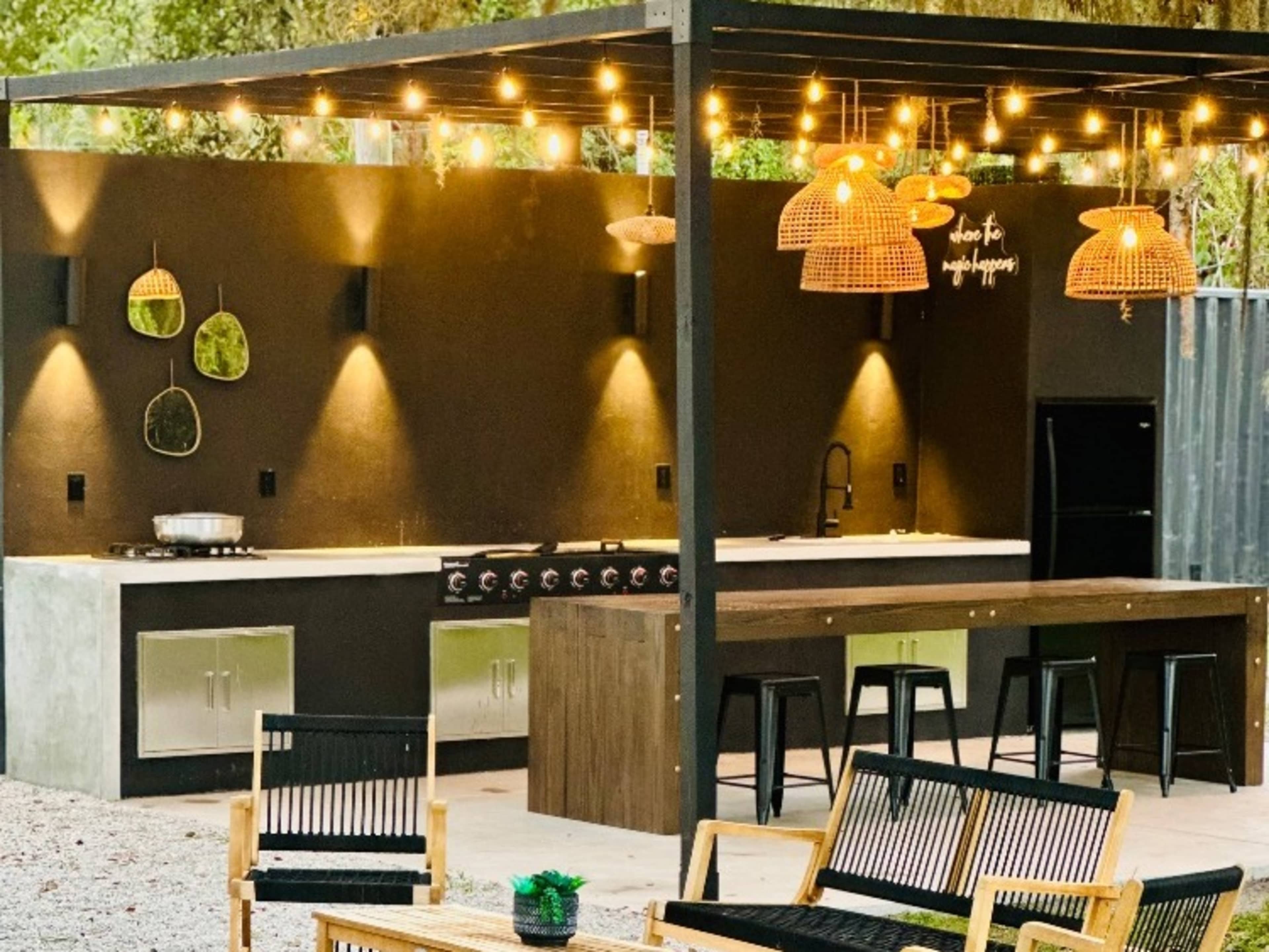 🍳 Outdoor chef’s kitchen