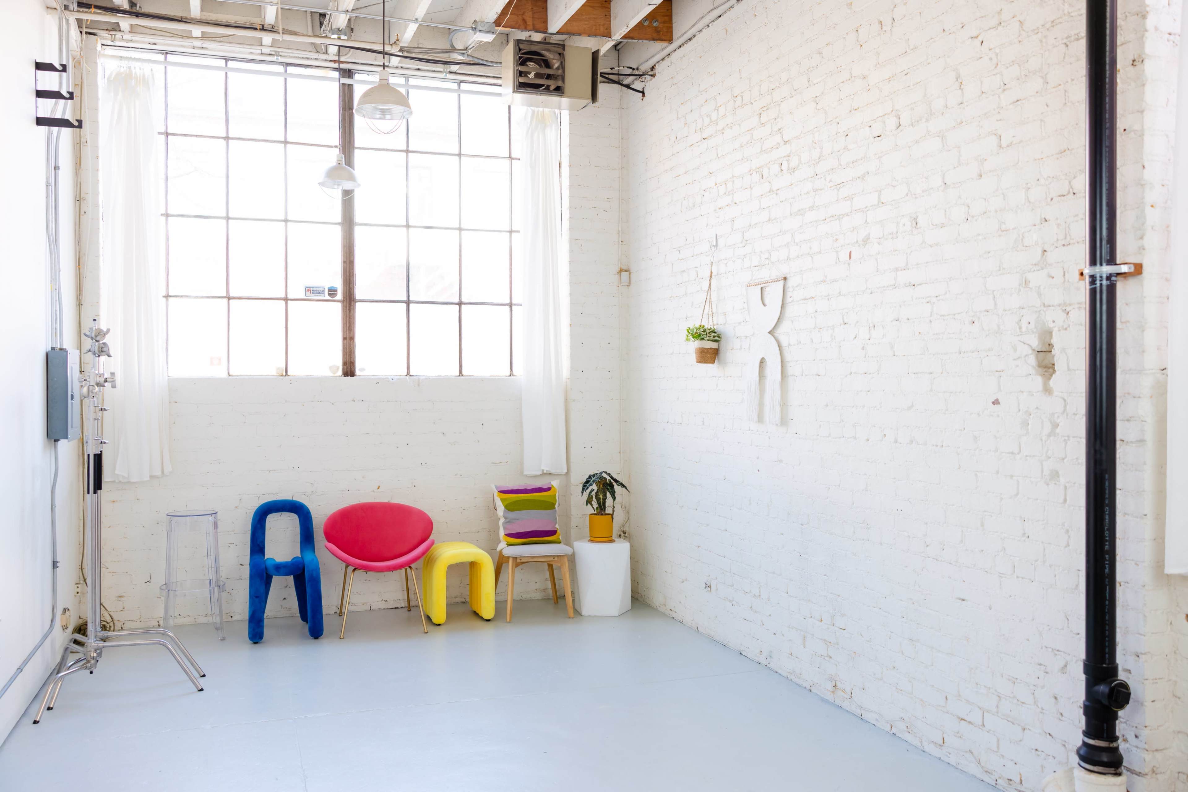 Bright & Colorful Studio with Natural Light and White Brick Image in Emeryville, Emeryville, CA