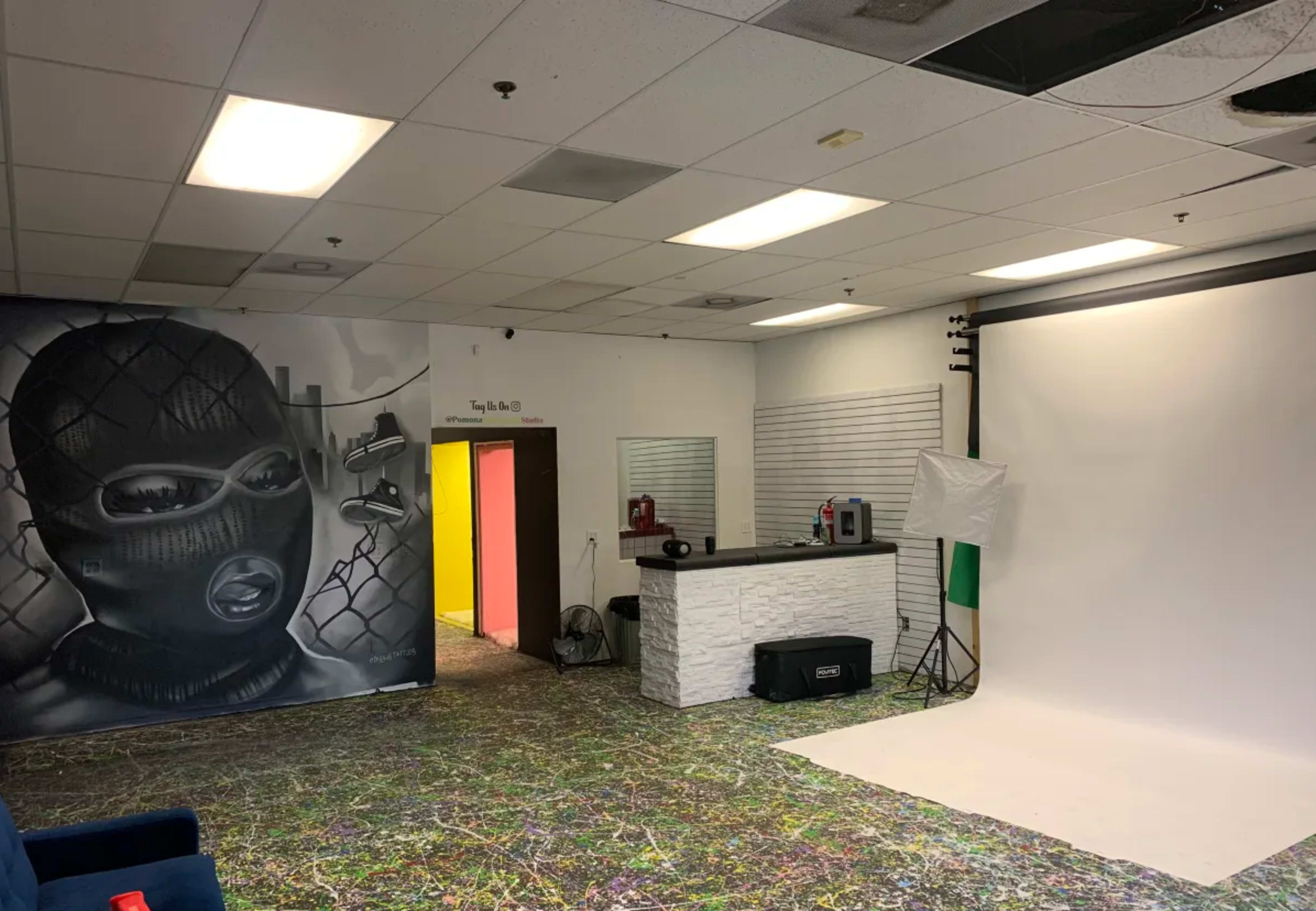 North Pomona Production Studio | 5 Sets | Yellow, Green, Pink Themed Rooms | Backdrops + Kidnapping Room Image in Pomona, Pomona, CA