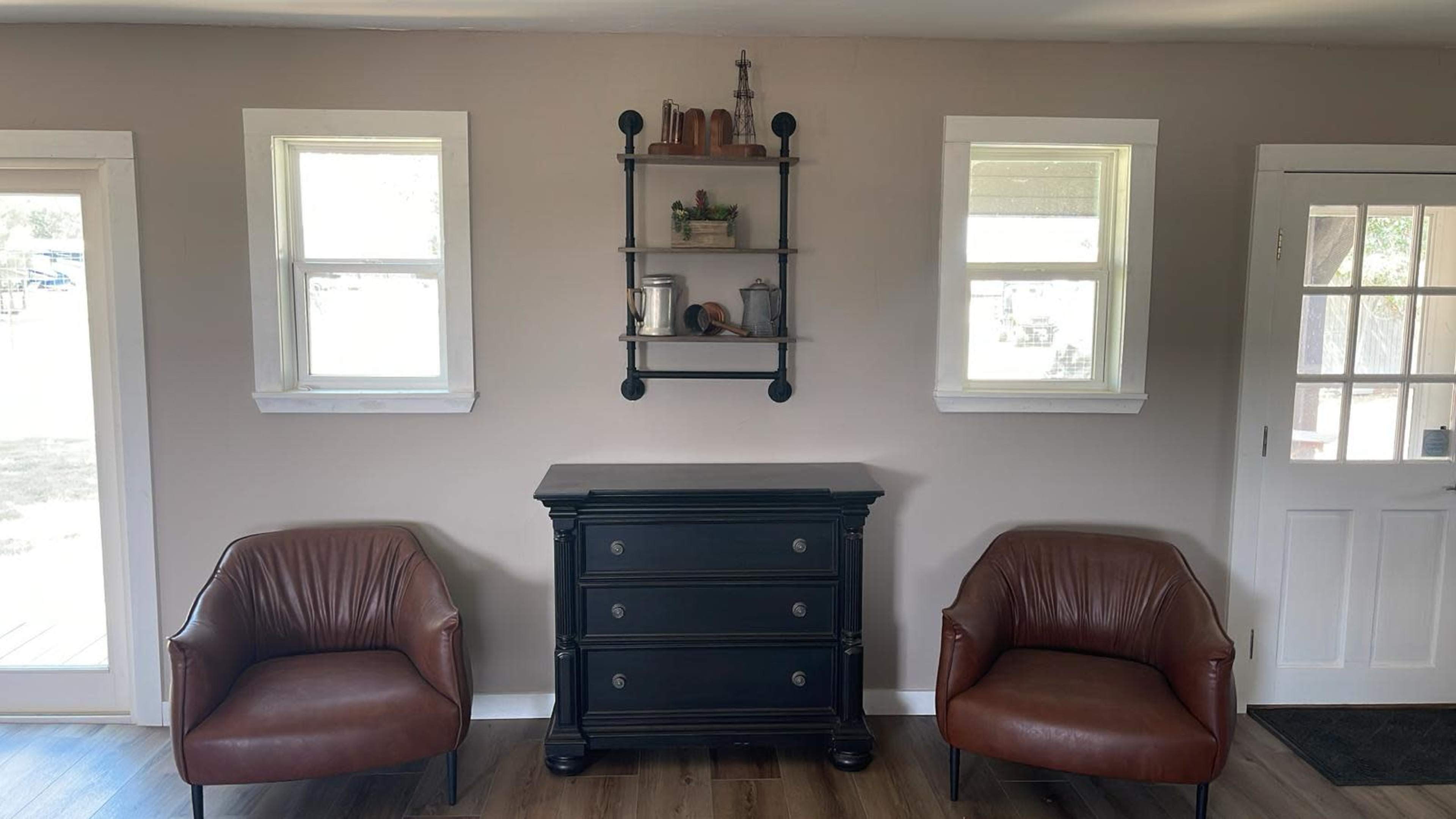 Hosting Home on a Safari Park Image in , Jacksboro, TX