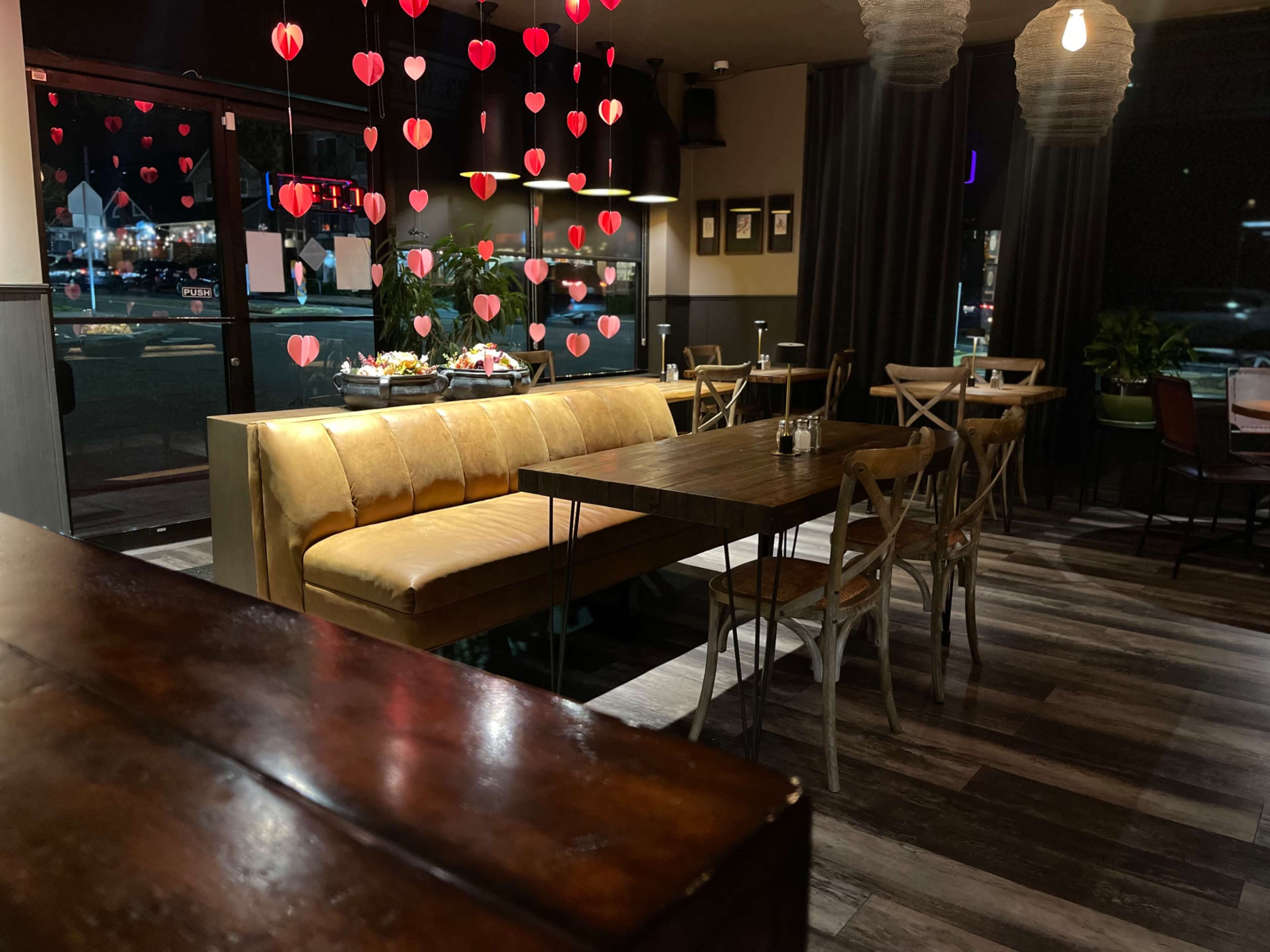 Quaint Wallingford Family Restaurant with Cozy Dining Room Image in Wallingford, Seattle, WA