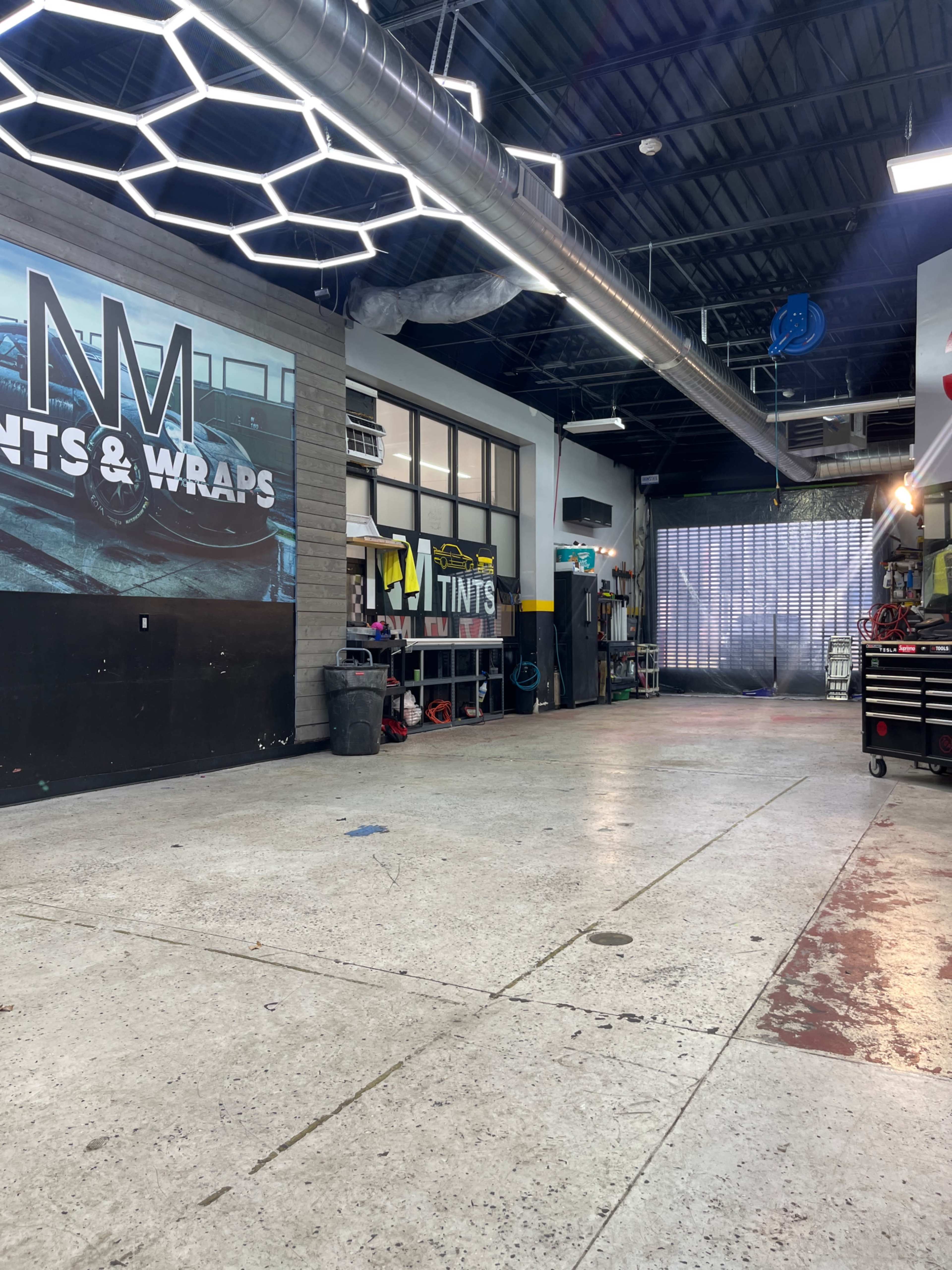 Central New Jersey Automotive Garage with 1500 square feet. Image in South Brunswick Township, Monmouth Junction, NJ