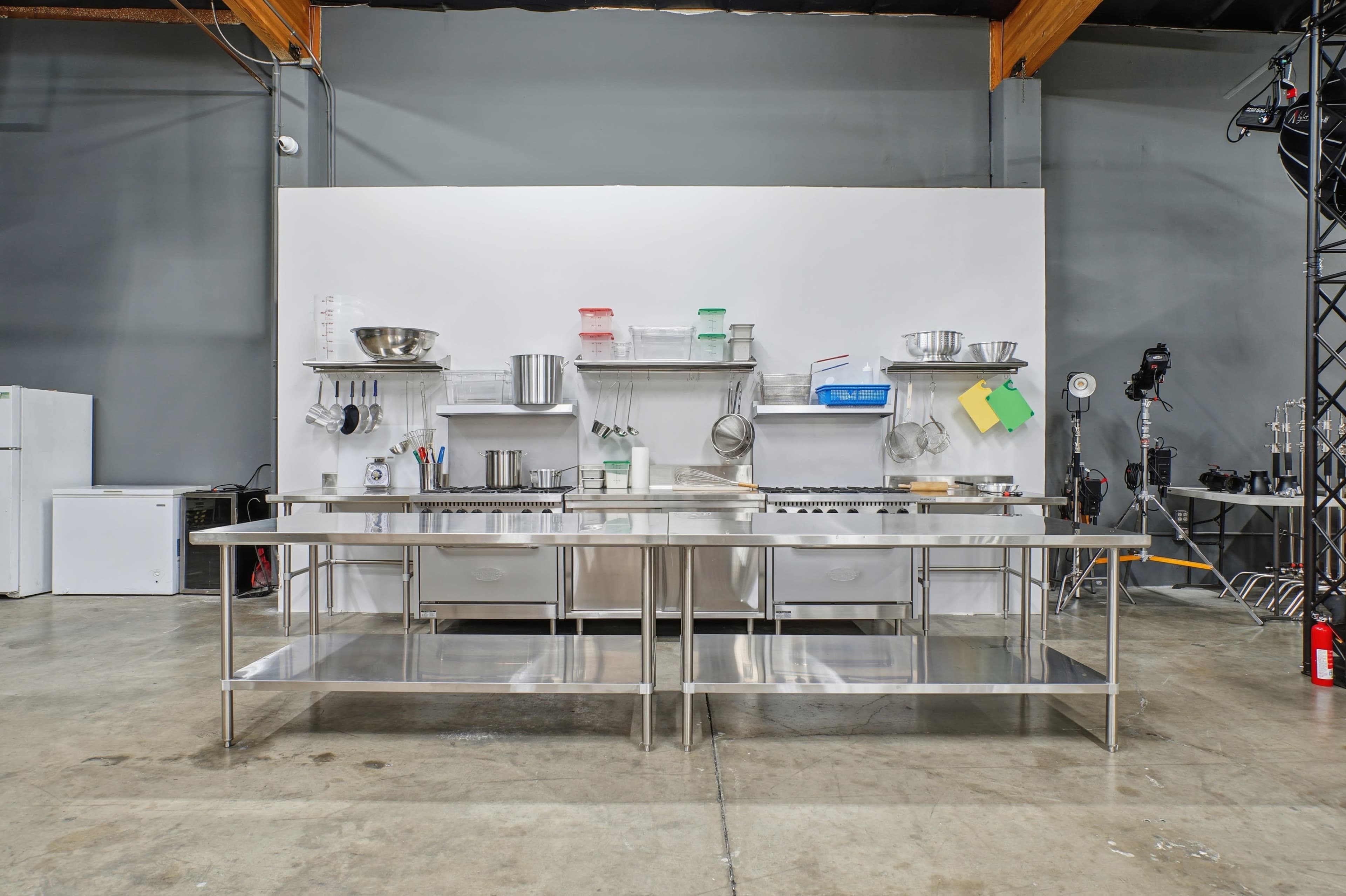 Commercial Food Service Kitchen Image in Chatsworth, Chatsworth, CA