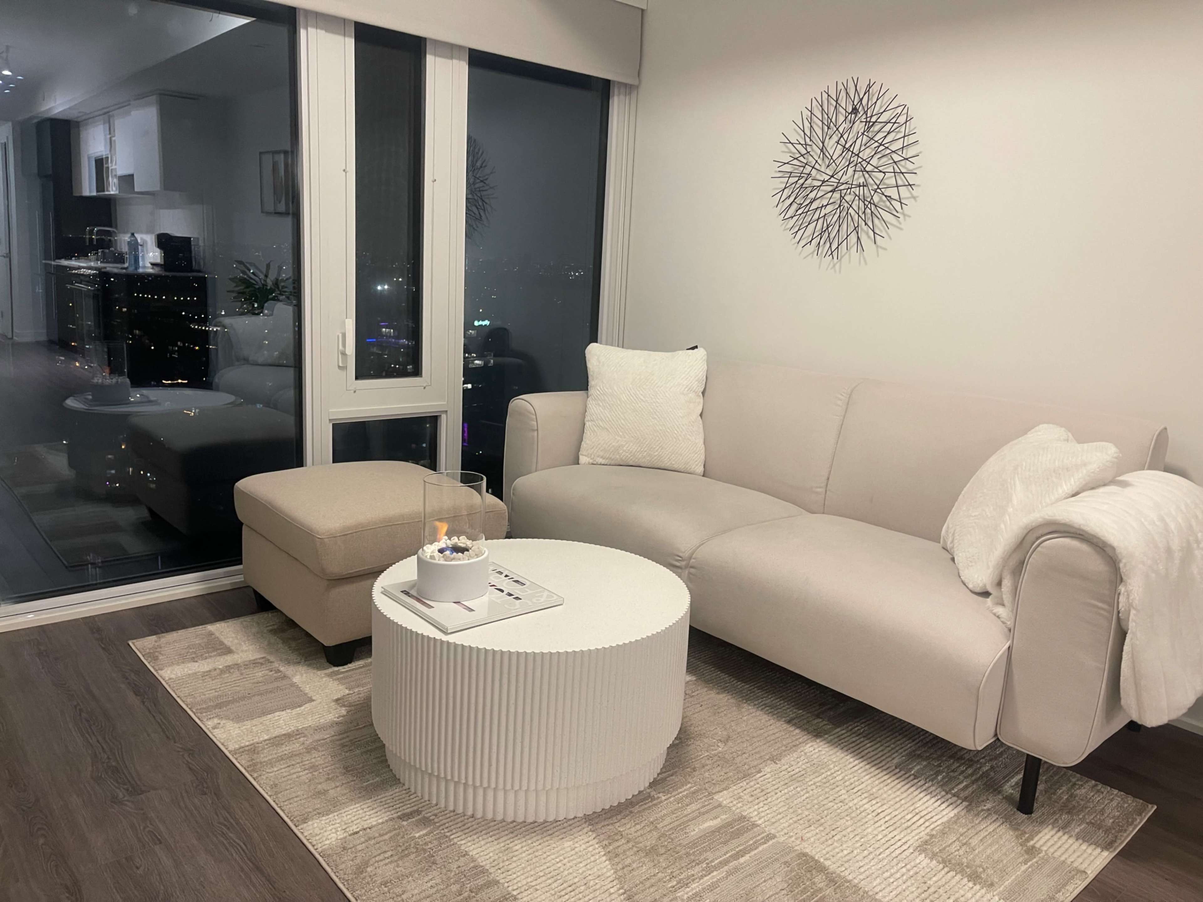 Downtown apartment with a skyline view of toronto Image in Downtown Toronto, Toronto, ON