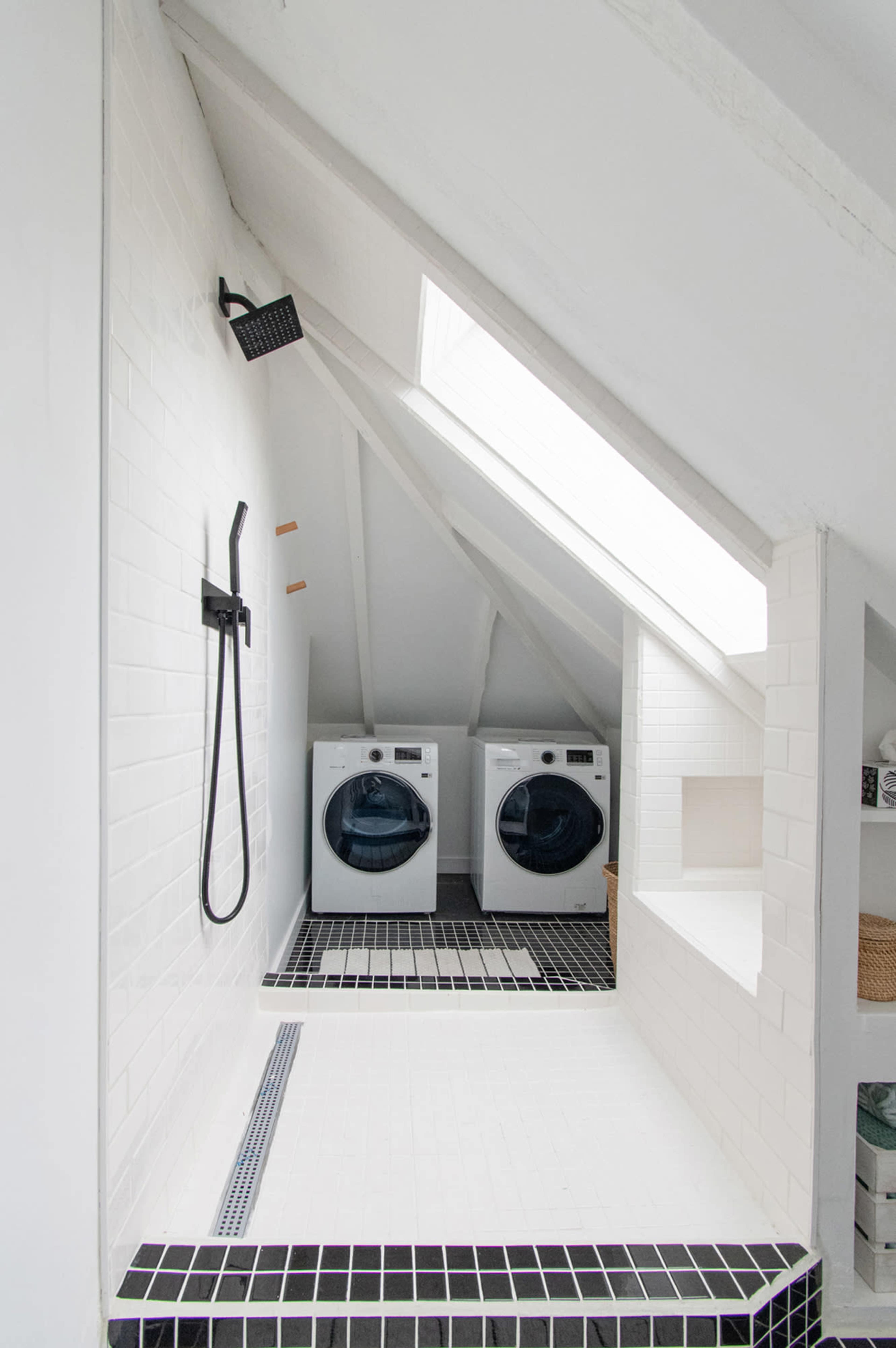 Light and Bright | The Attic | 1 Bdrm Hideaway Image in Landsdale, Hamilton, ON
