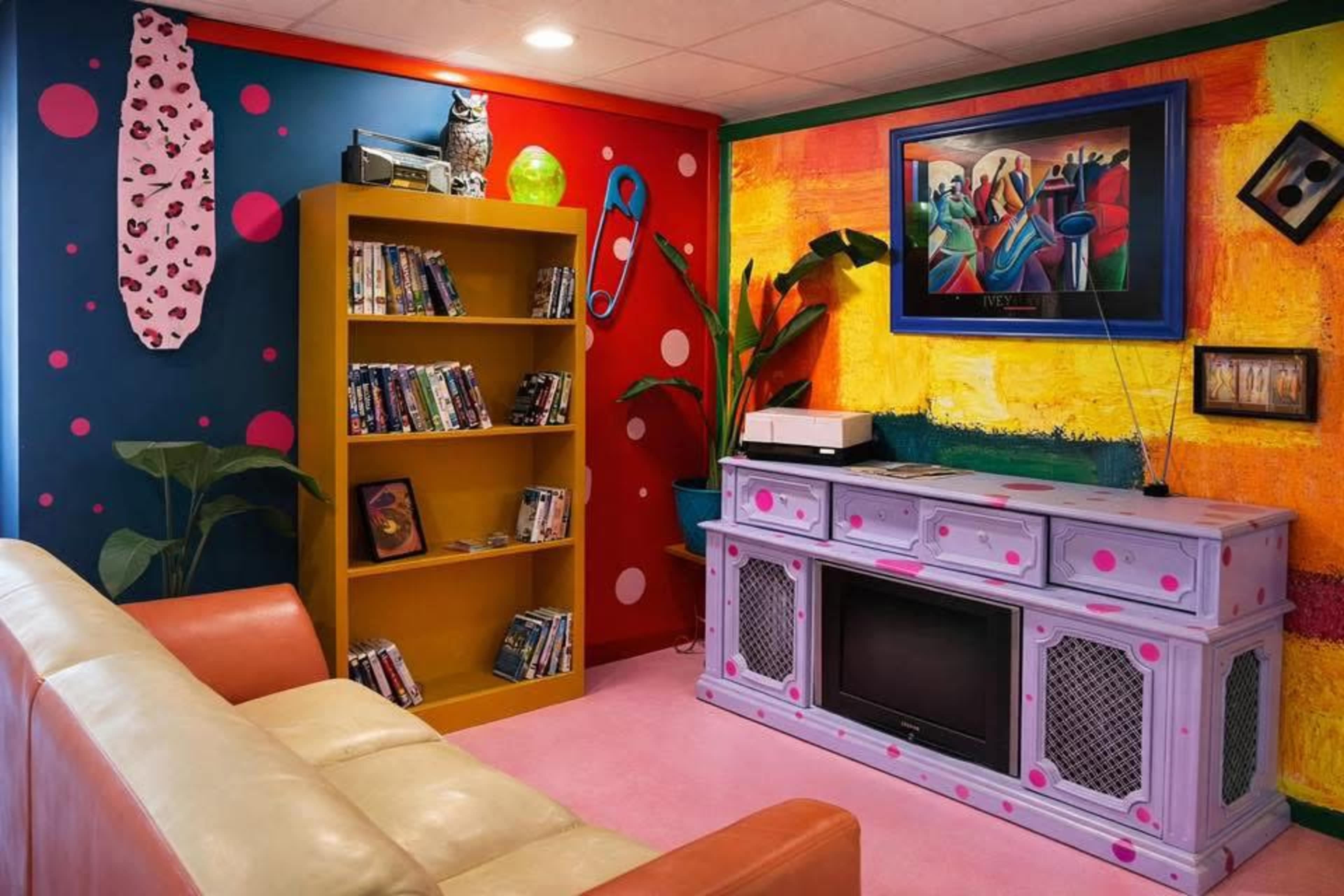 Colorful 80s/90s Retro Living Room Set w/ Vintage TV, Record Player & VHS Wall Image in Highland Hills, Mesquite, TX