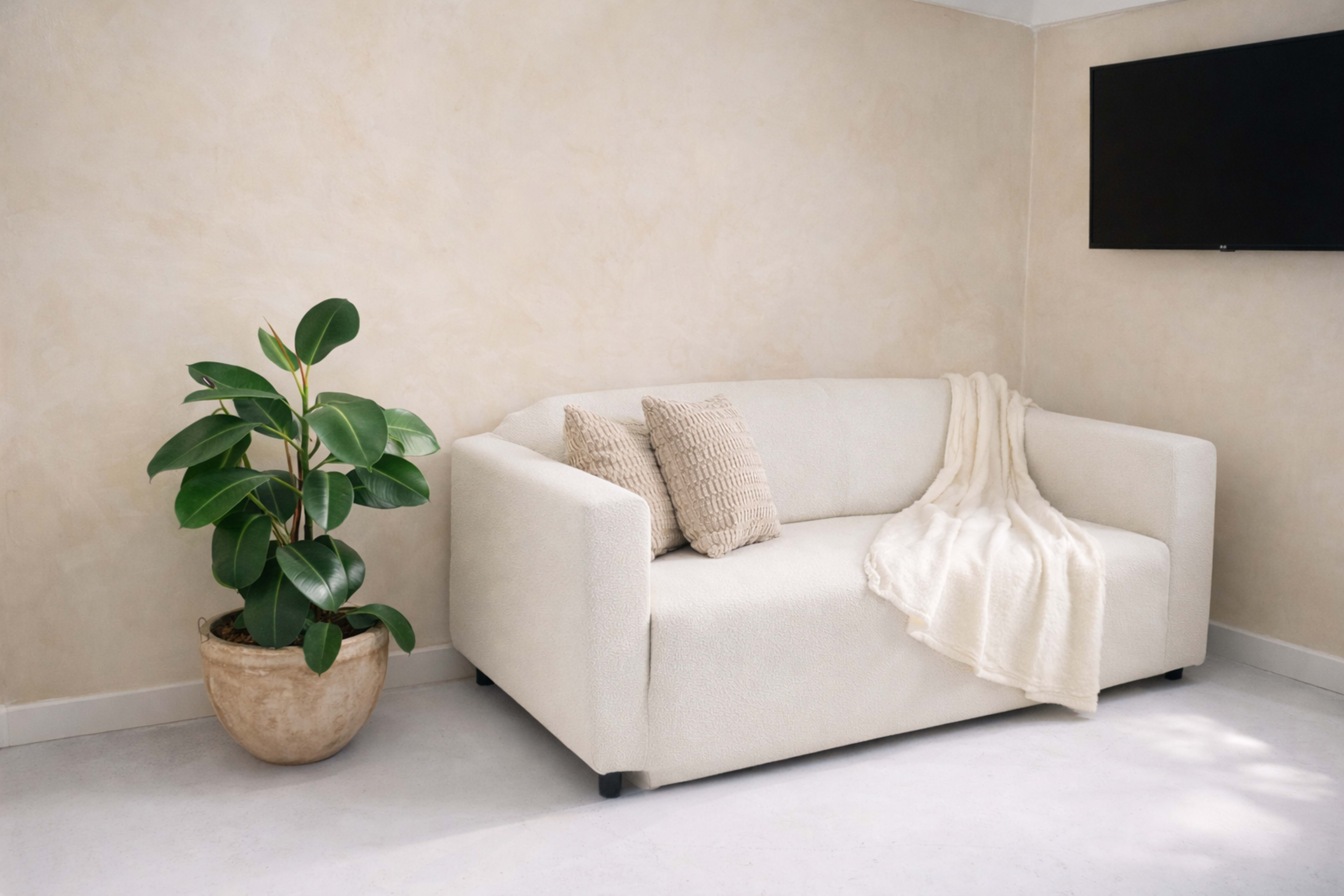 Modern Content Studio with Seamless Backdrops & On-Site Equipment Image in , London, ENG