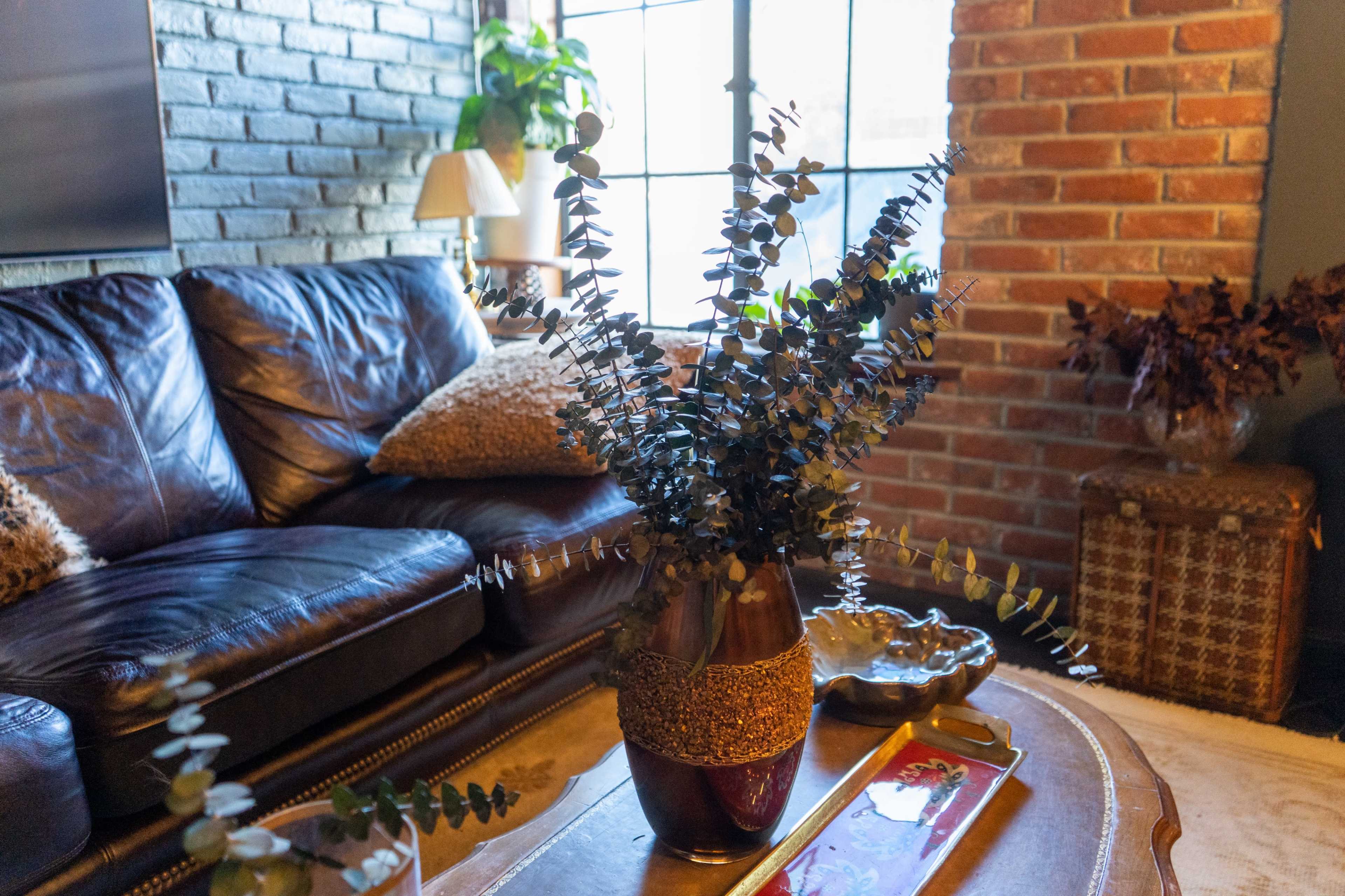 Private Lounge with Bar Area + Couch Seating (Kitchenette + Bath) Image in Downtown, Santa Monica, CA