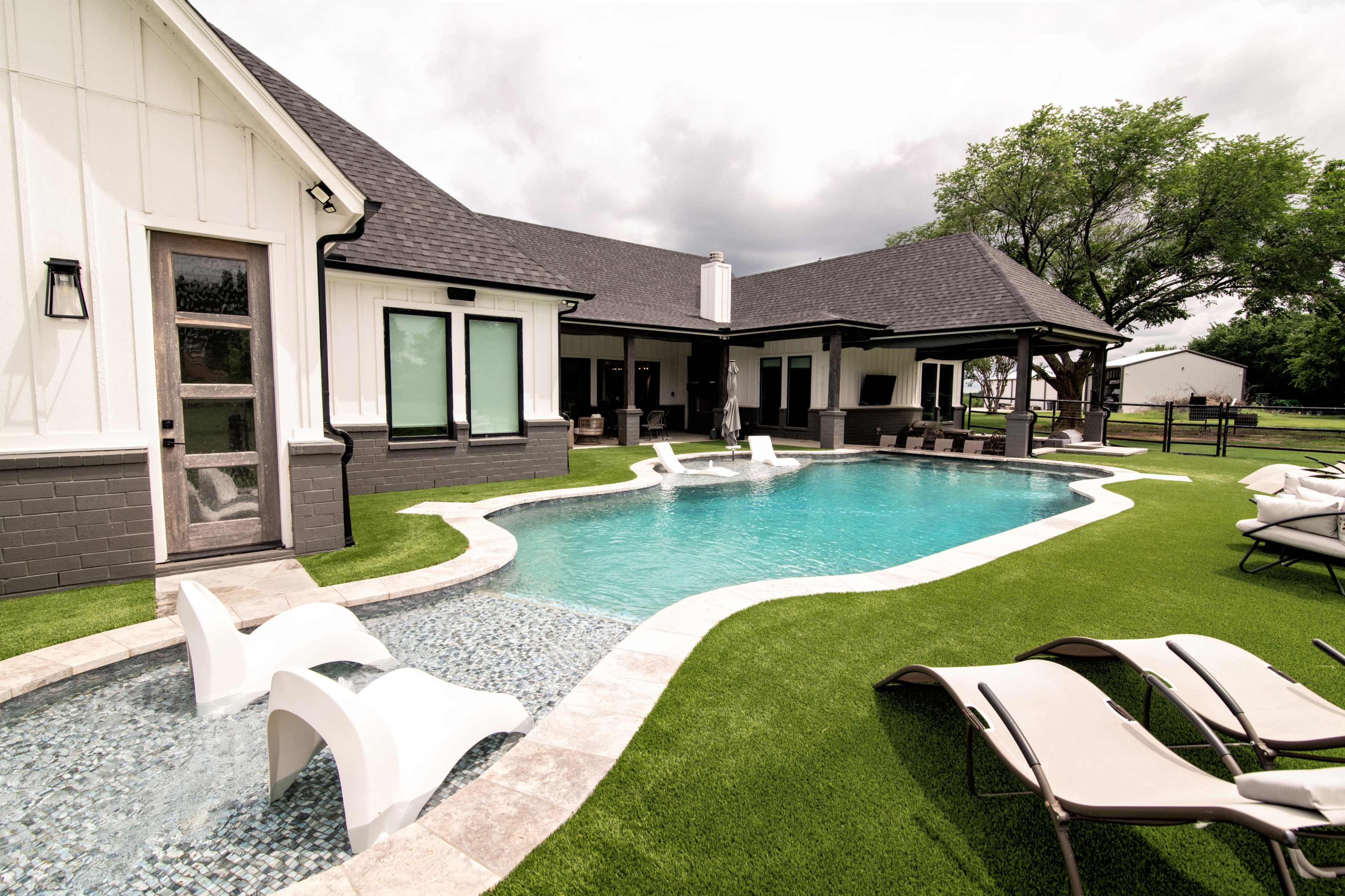 Country Backyard Oasis Image in Rendon, Burleson, TX