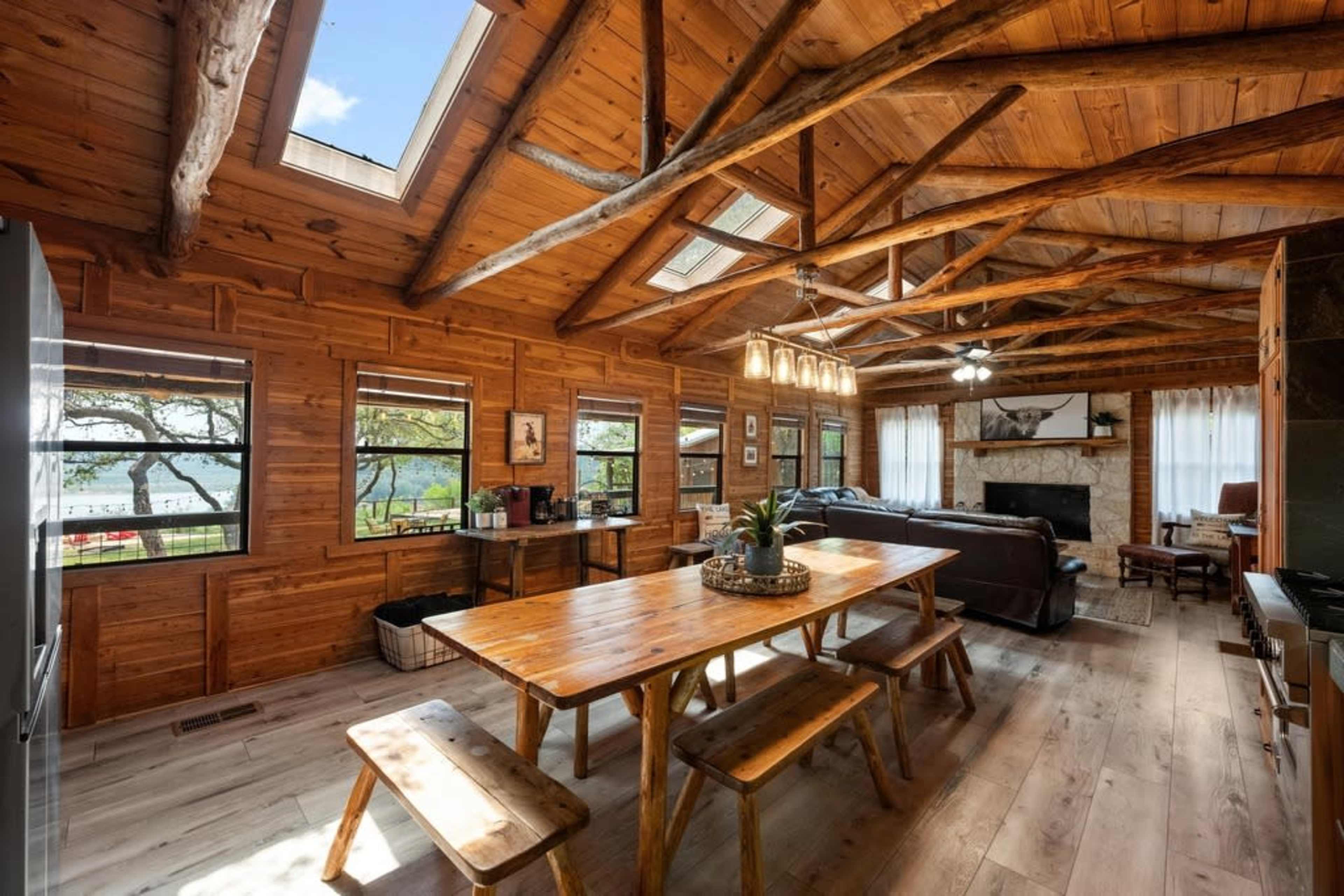 Sunrise Lodge on Lake Travis Image in , Spicewood, TX