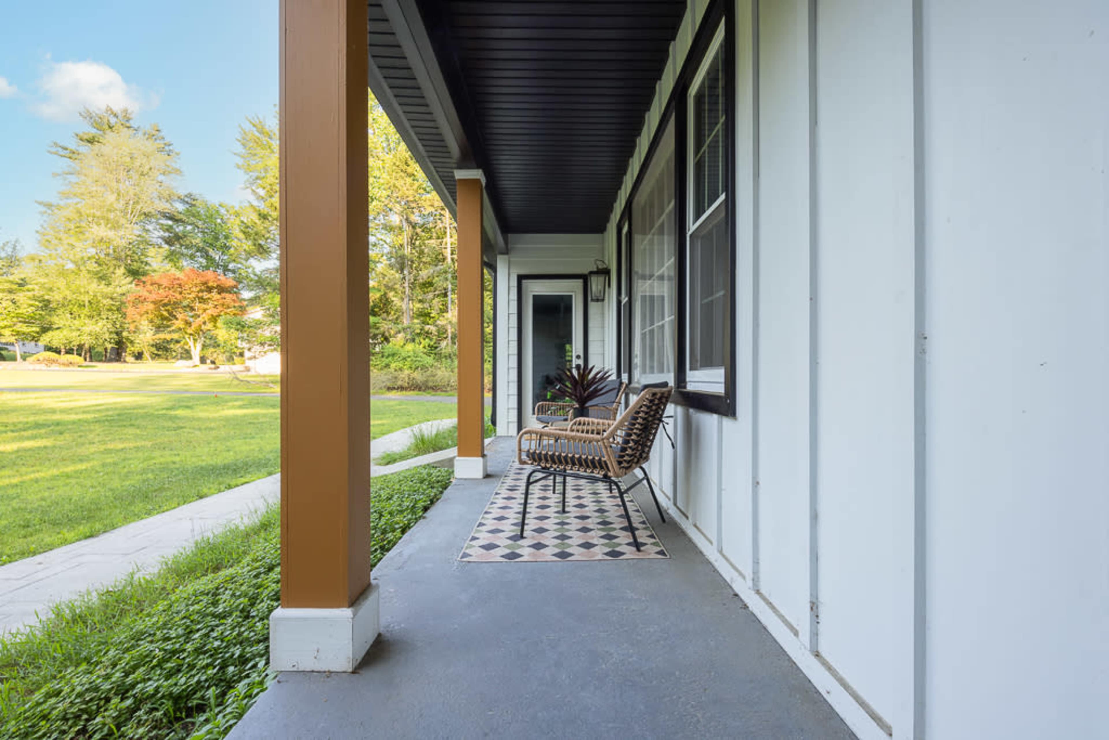 Indoor/Outdoor Creative Space with Natural Light Image in Ramapo, Airmont, NY