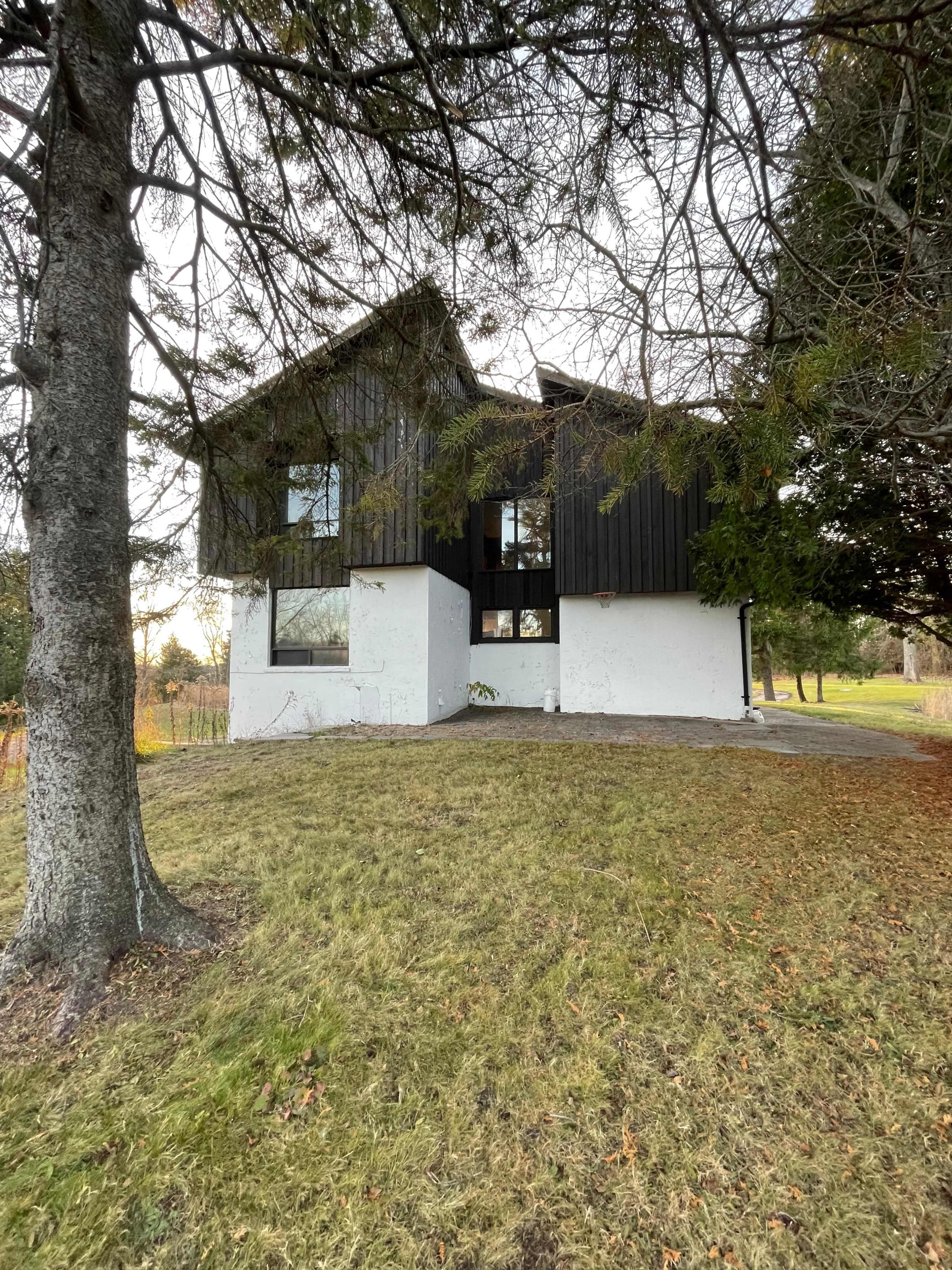Rural Country House & Barn – Stunning Film Location in Nature Image in Whitby, Whitby, ON