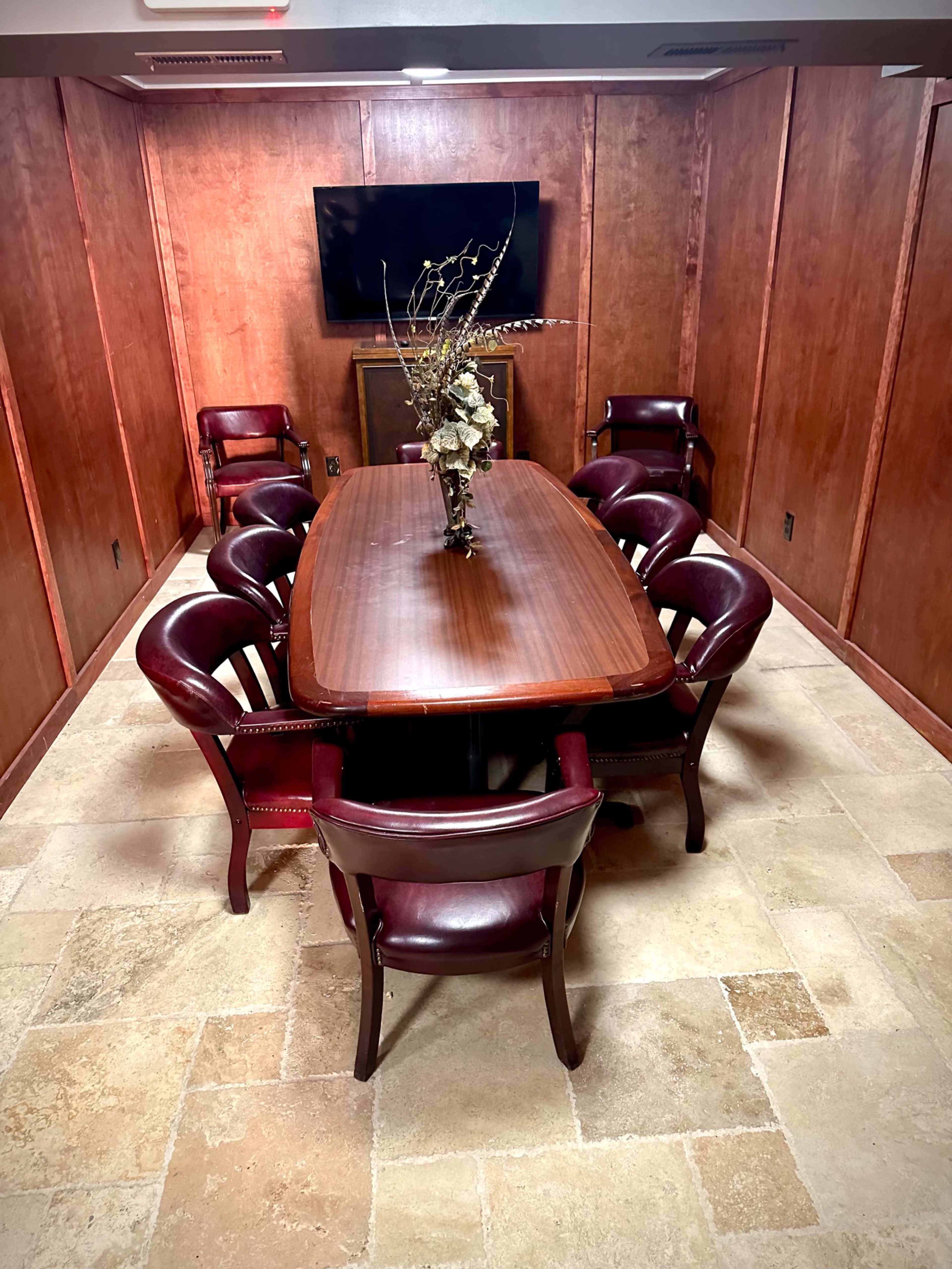 Rustic Lodge with Western Saloon Vibes & Private Event Rooms Image in Sioux Township, Parkville, MO