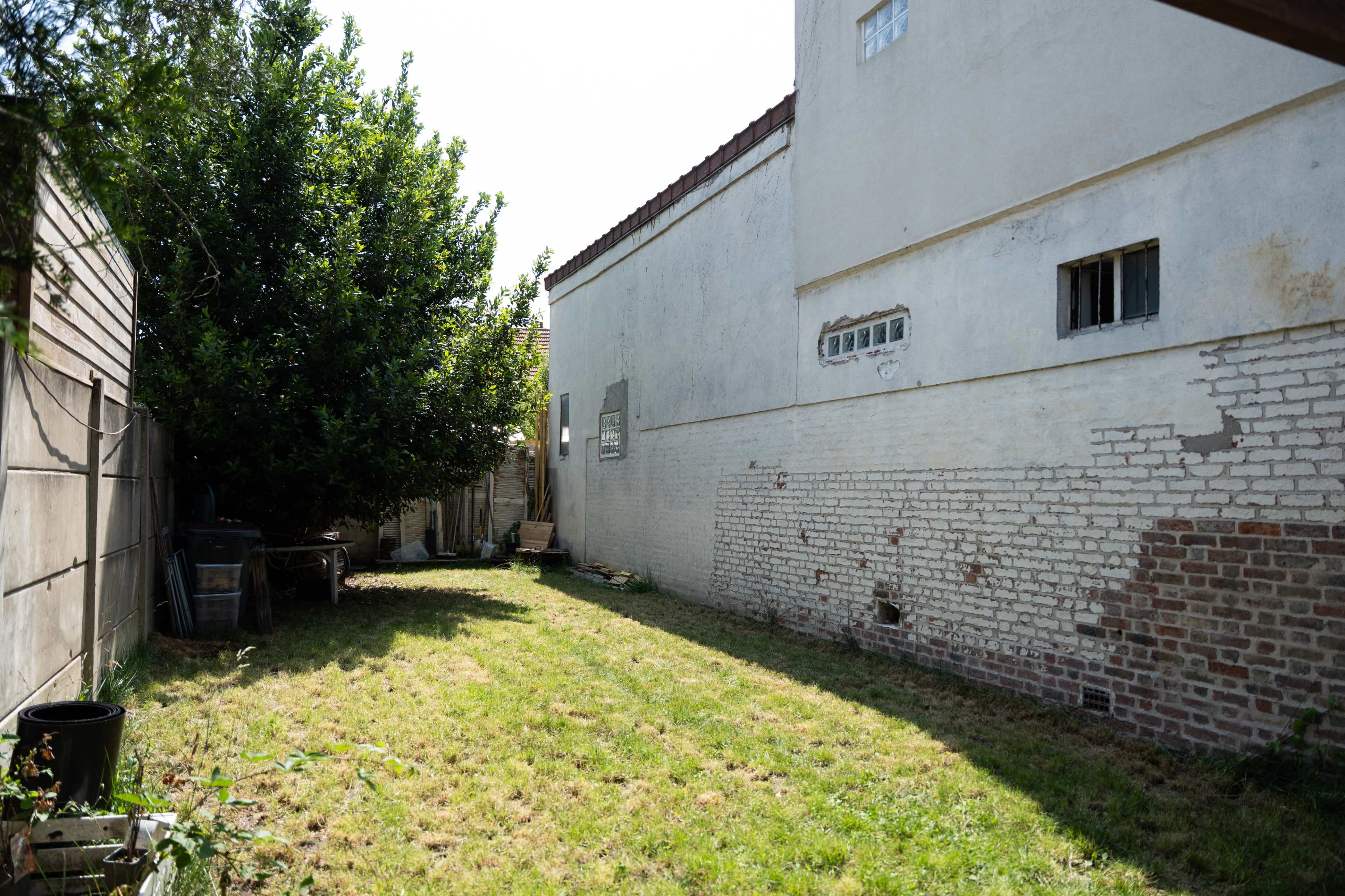 Atelier industriel rustique dans l'esprit loft creatif Image in , Montreuil