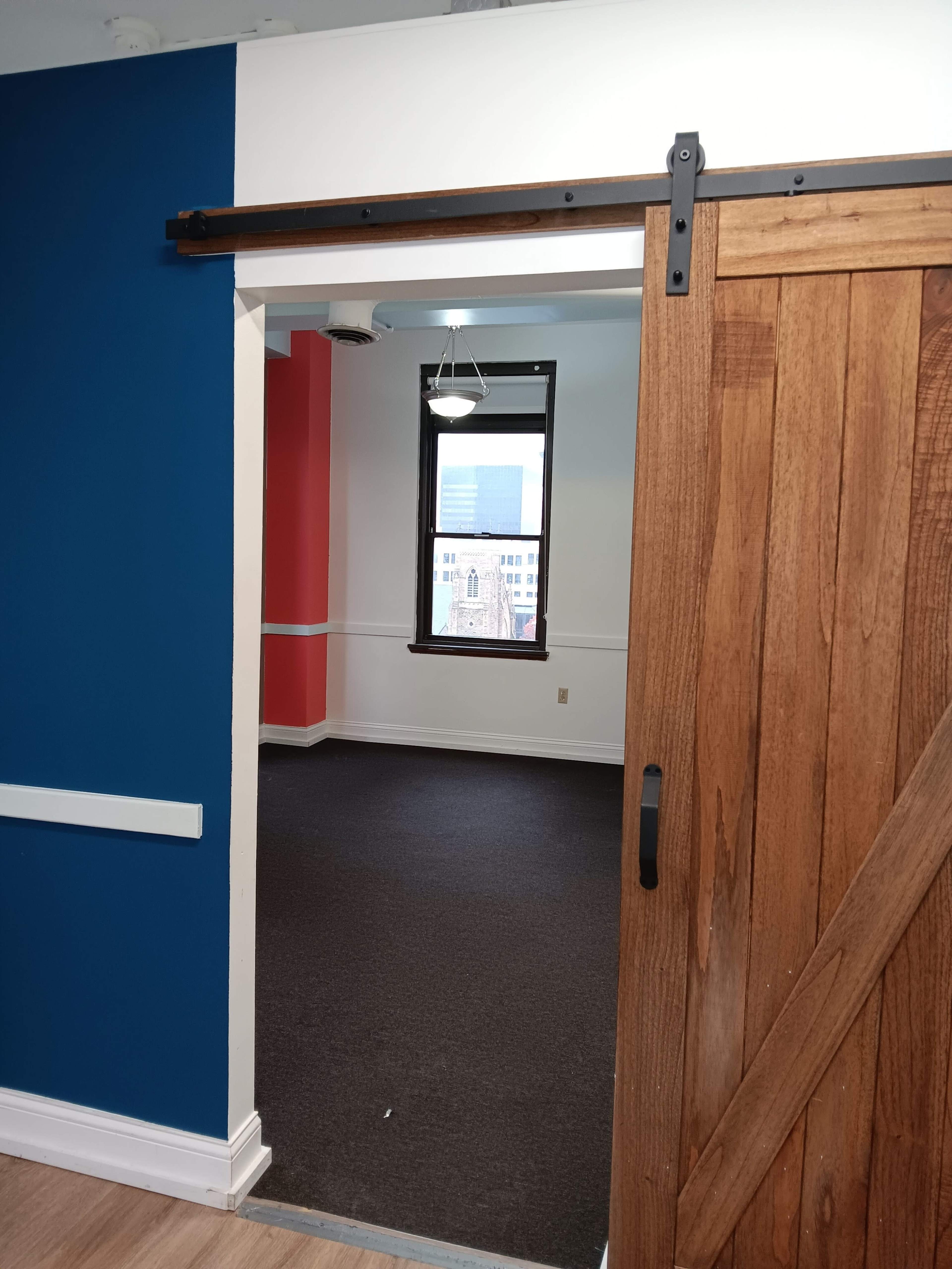 Model Studio with Skyline View Image in Downtown, Columbus, OH