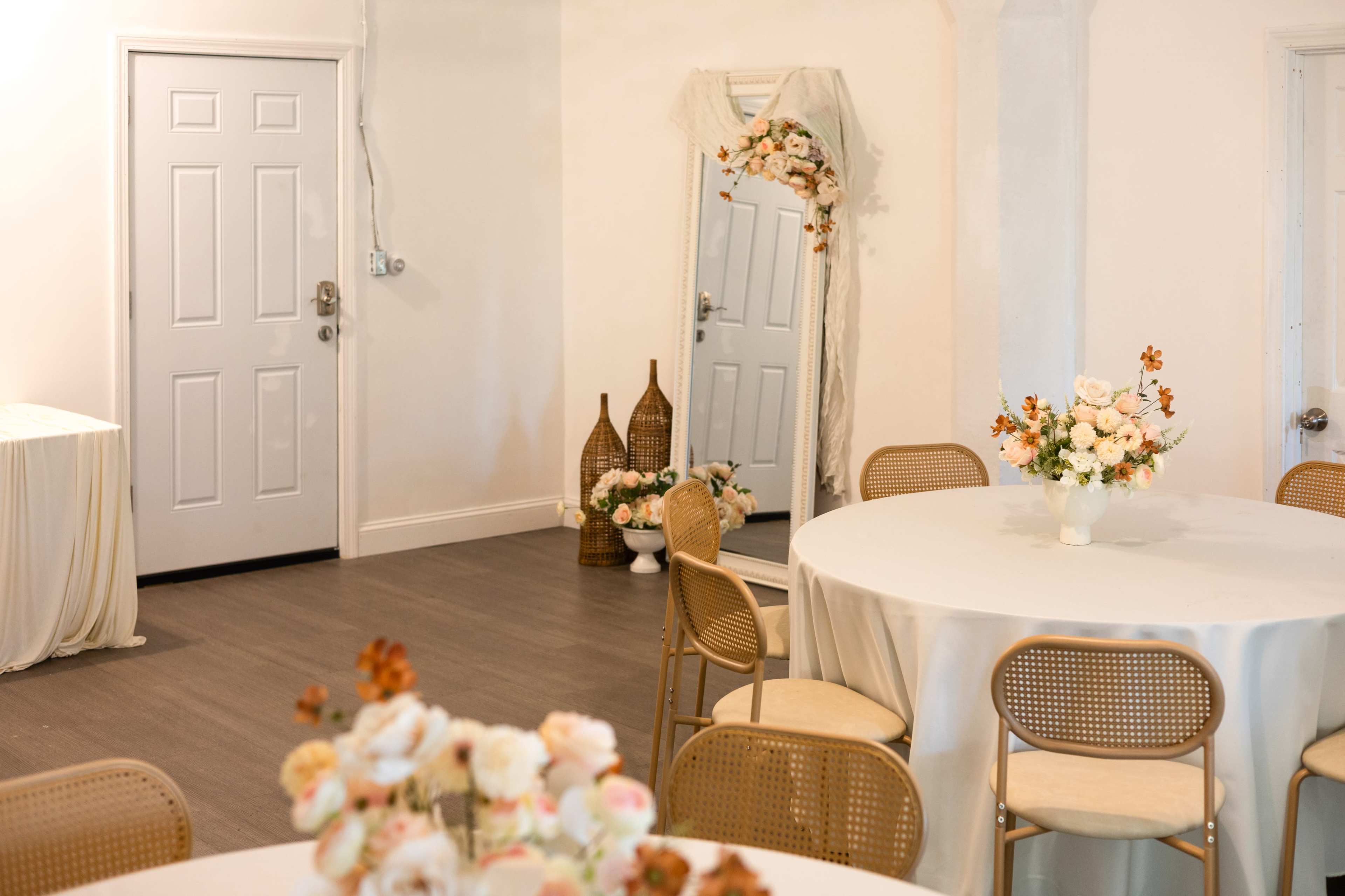 Cozy & chic intimate event space - Perfect for small gatherings! Image in Peabody, Peabody, MA