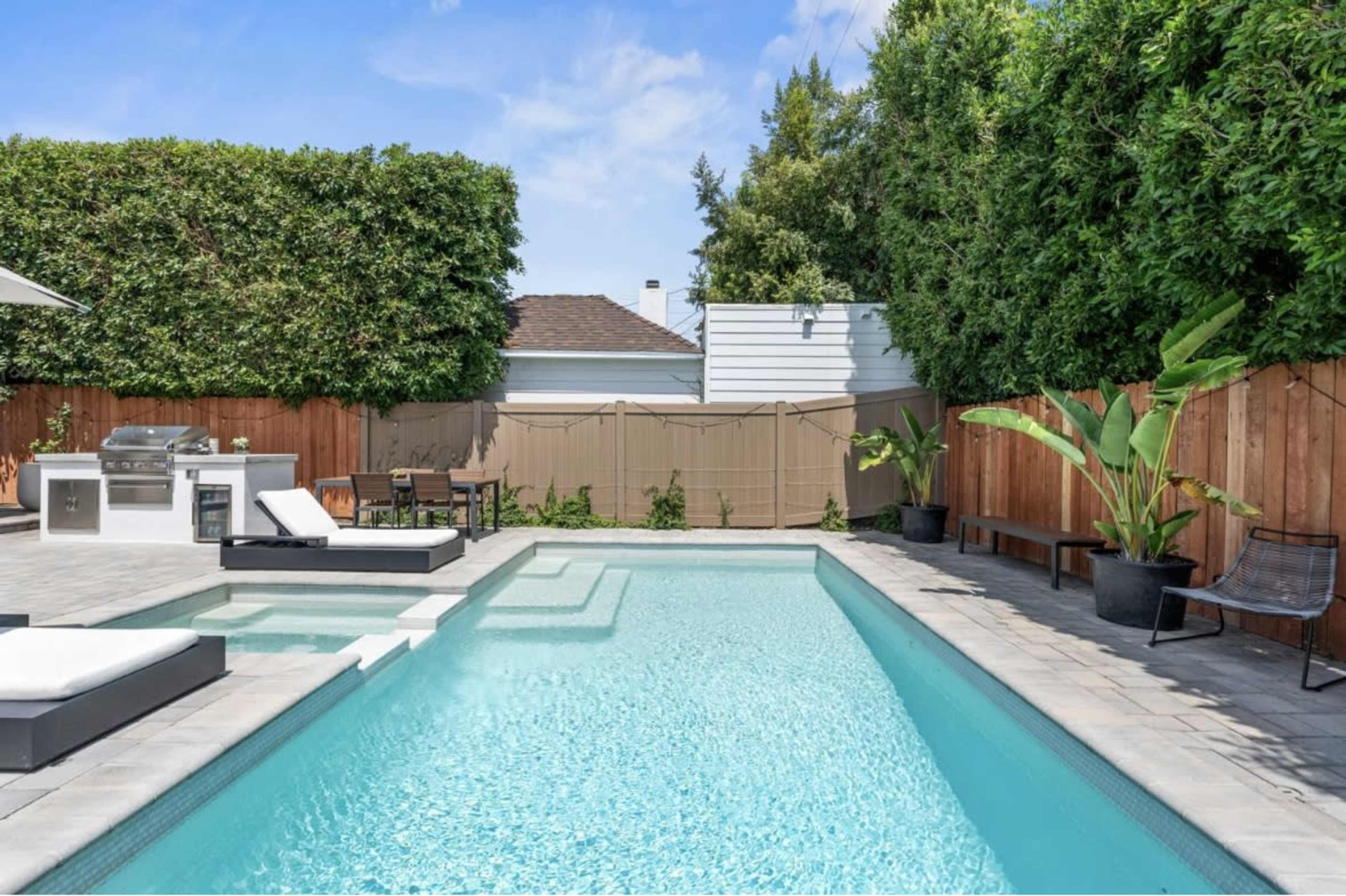 The Hollywood House Image in Central LA, Los Angeles, CA