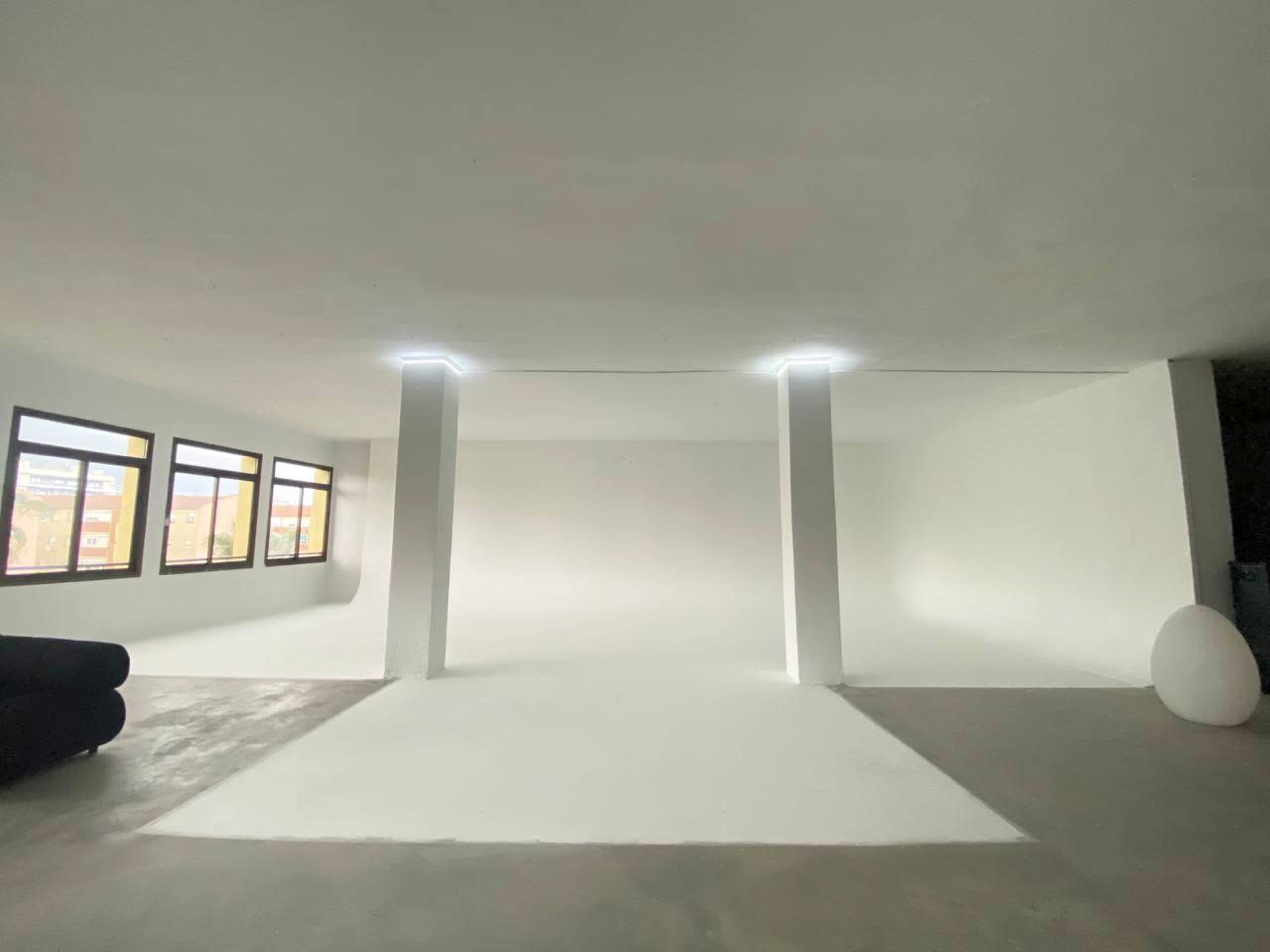 The 22 Studio – Book the Scene, Light the Vision, Build the Dream. Image in , Barcelona, B