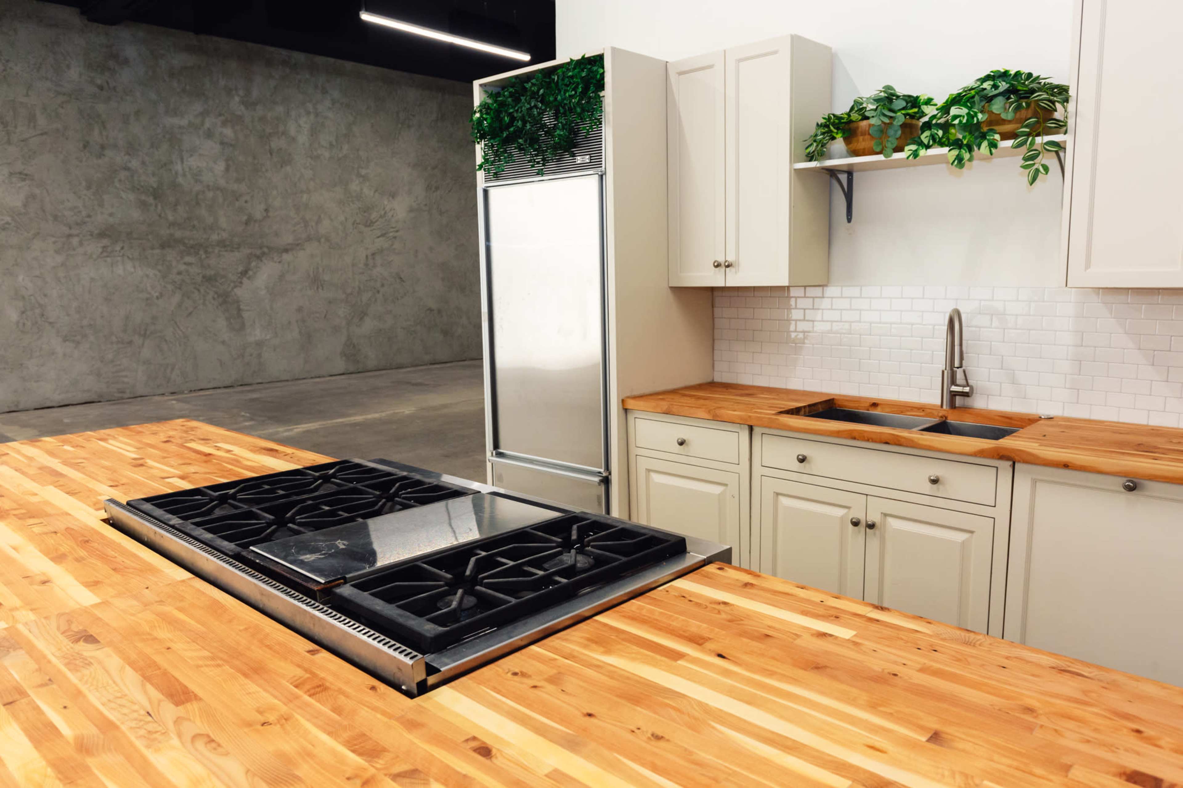 Studio Kitchen w/ Amenities Image in Southeast Portland, Portland, OR