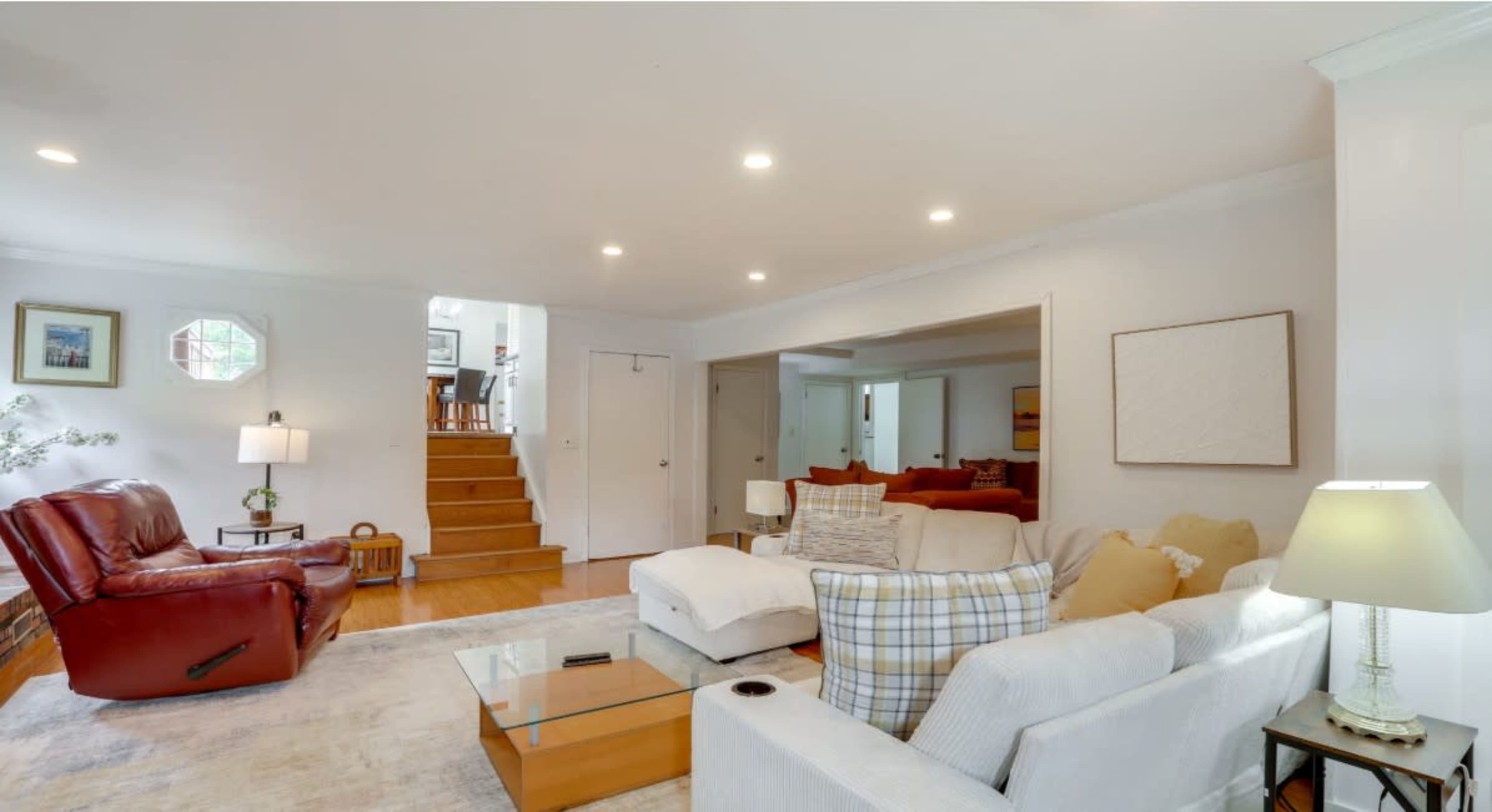 Cozy Suburban Retreat, 5 minutes to Rutgers U for Reunion/Party/Meeting Image in Somerset, Somerset, NJ