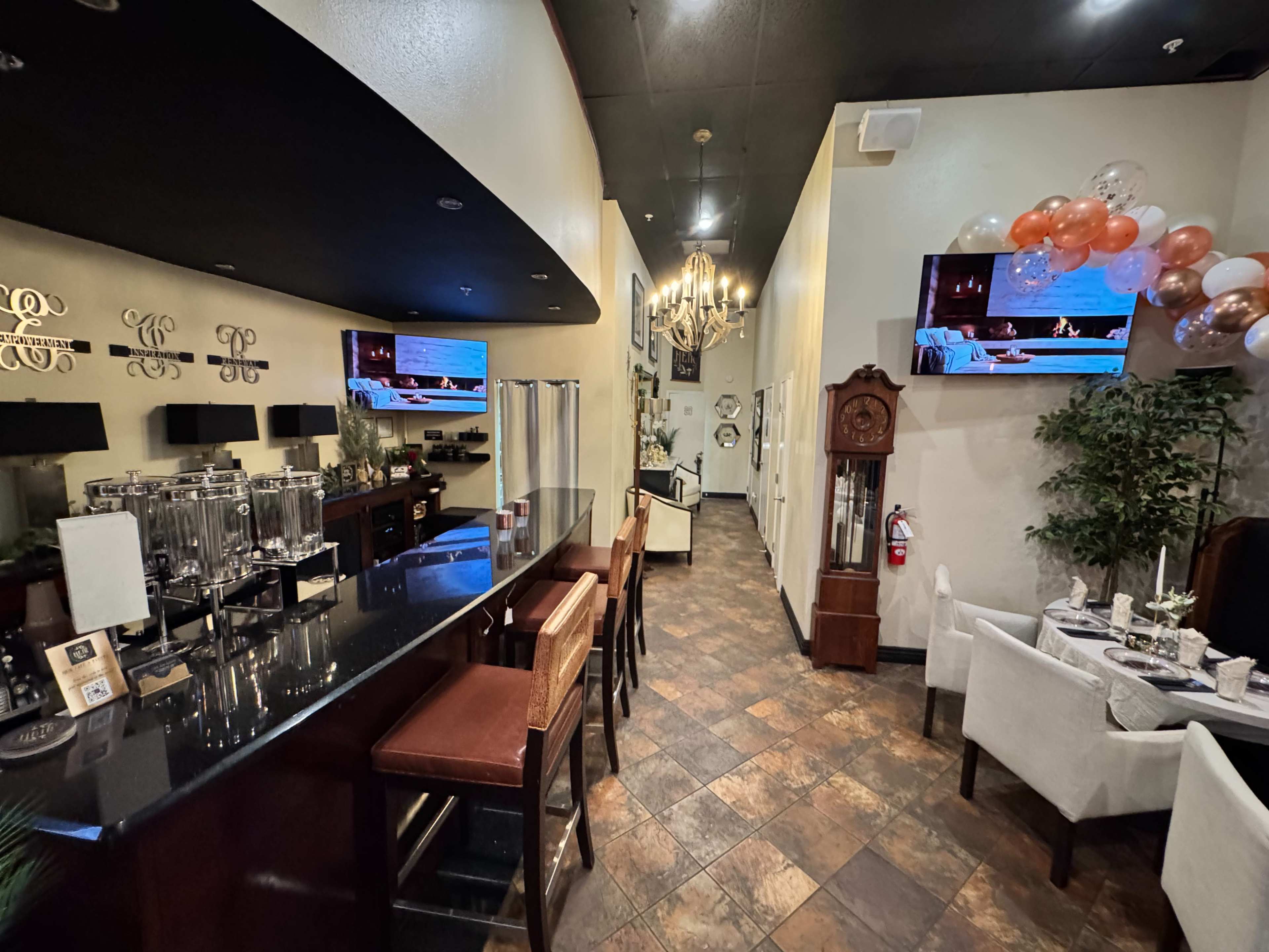 Sophisticated Lounge with Relaxing Ambience Image in Victorville, Victorville, CA
