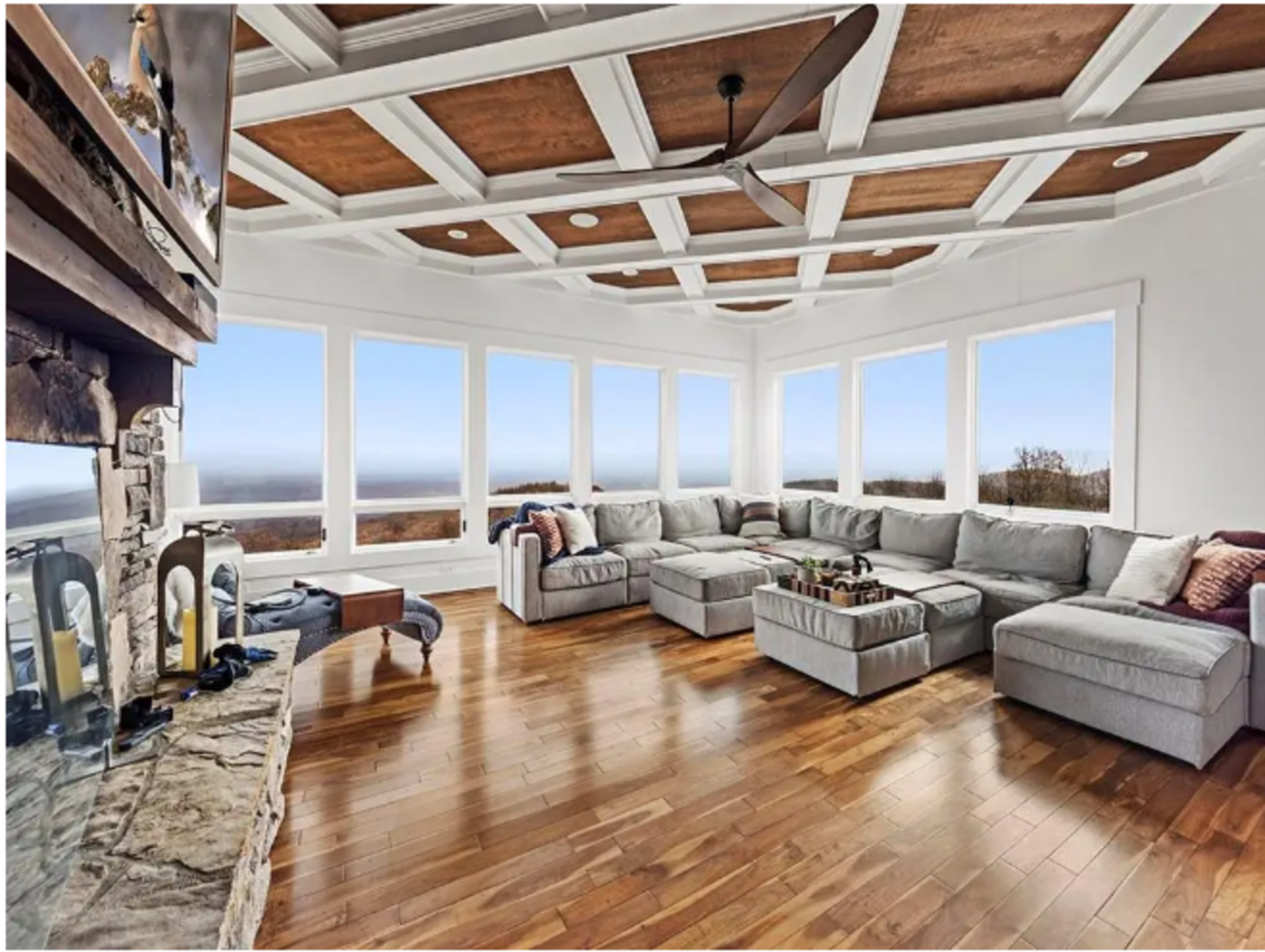 Luxury Mountain Top Retreat | Soaring Views |  Hot Tub Image in , Jasper, GA