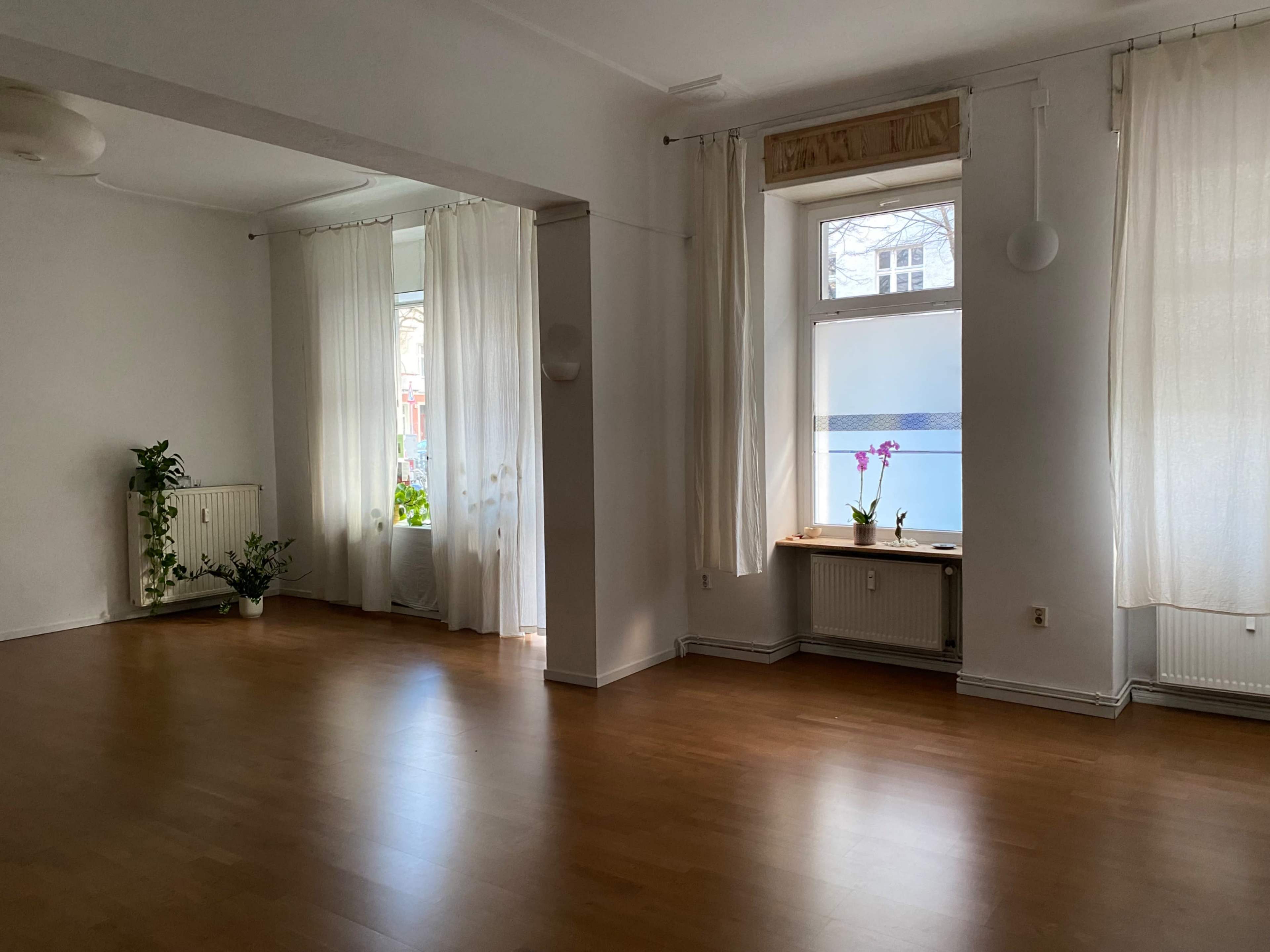 Bright Natural Light Studio in Alt-Treptow – Near Kreuzberg & NeuköllnUm Image in Alt-Treptow, Berlin