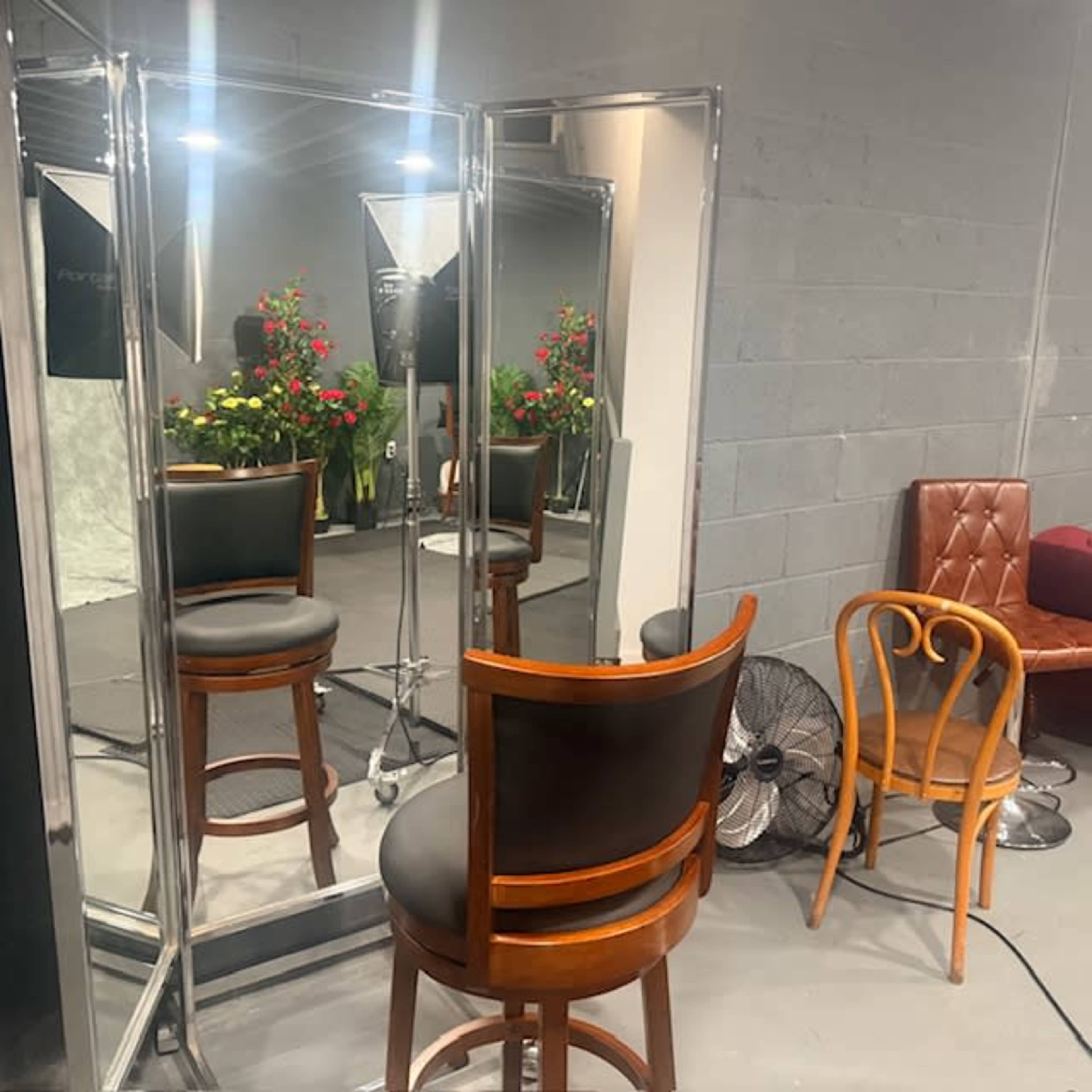 large studio space with lighting Image in Northeast Philadelphia, Philadelphia, PA