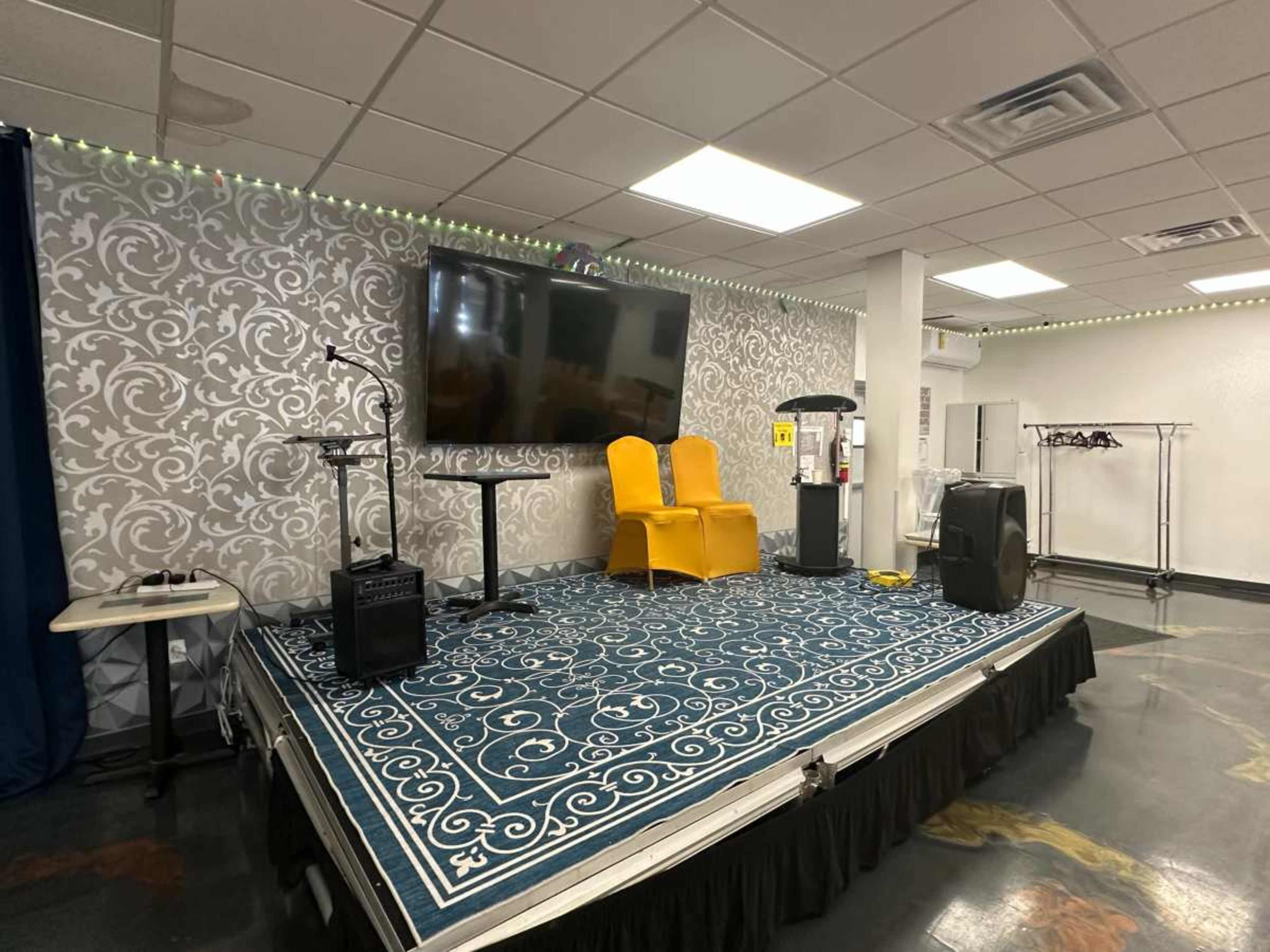 Large Event Space in Queens with Tables and chairs Image in Floral Park, Queens, NY
