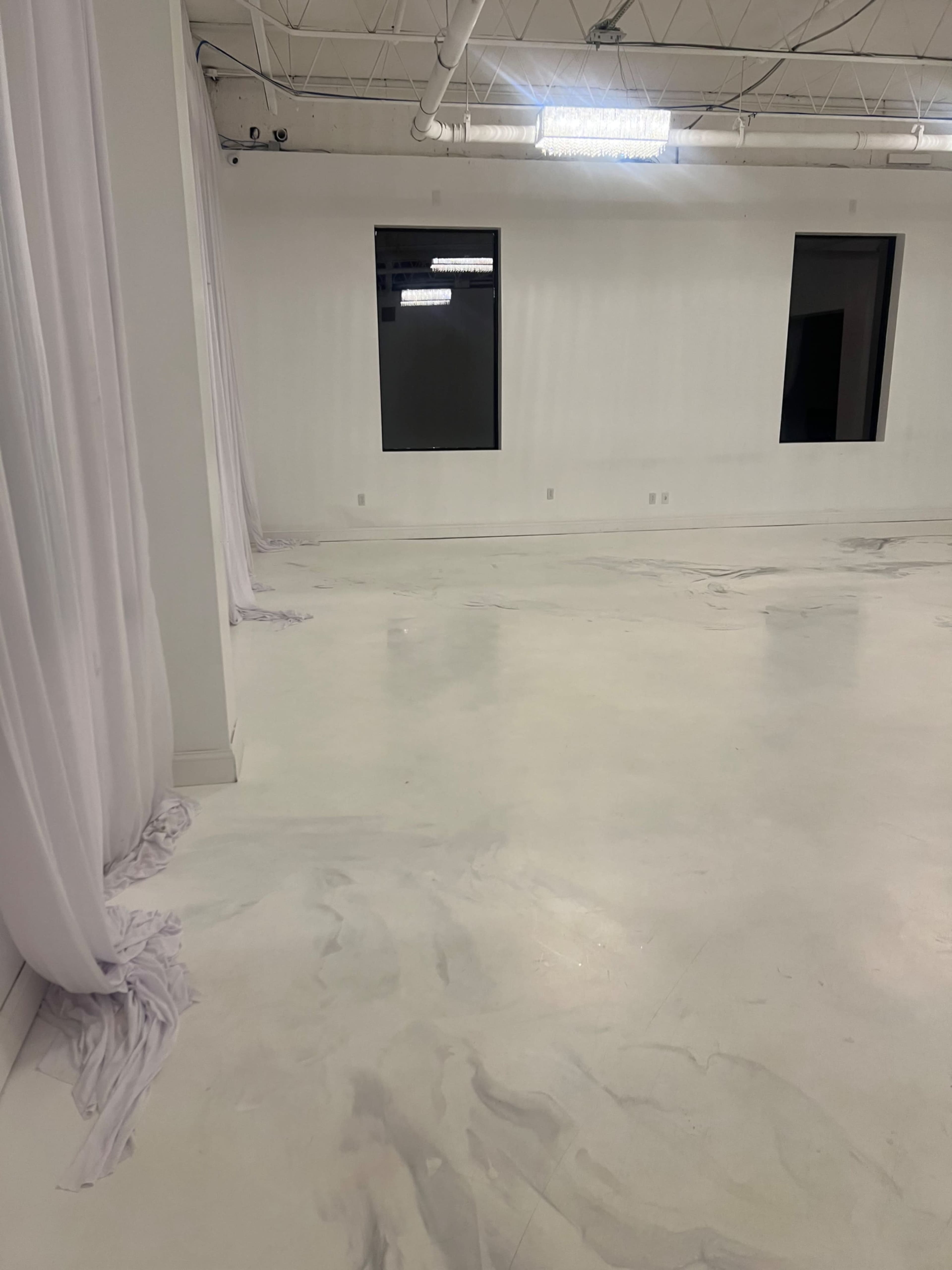 All white luxury space for content creators, photography, podcasts Image in Babylon, Farmingdale, NY