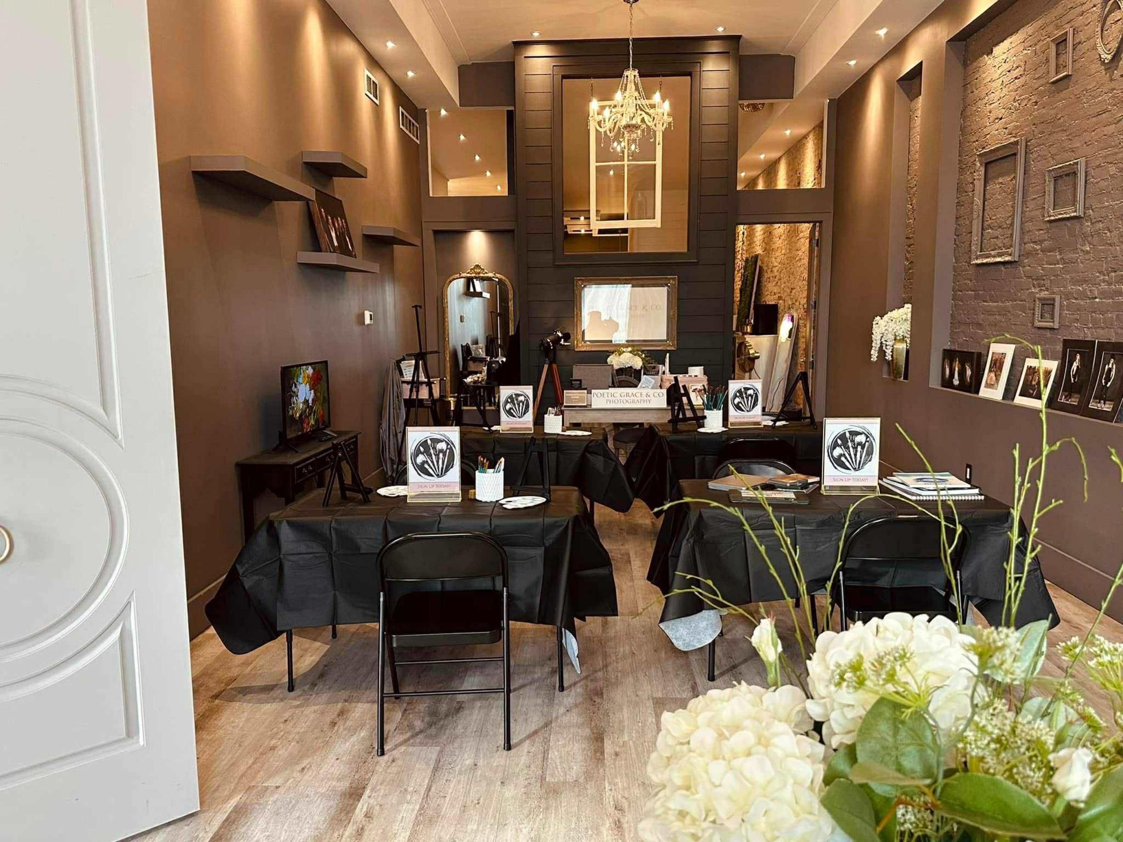 Downtown Photography Studio Image in Indian Grove Township, Fairbury, IL