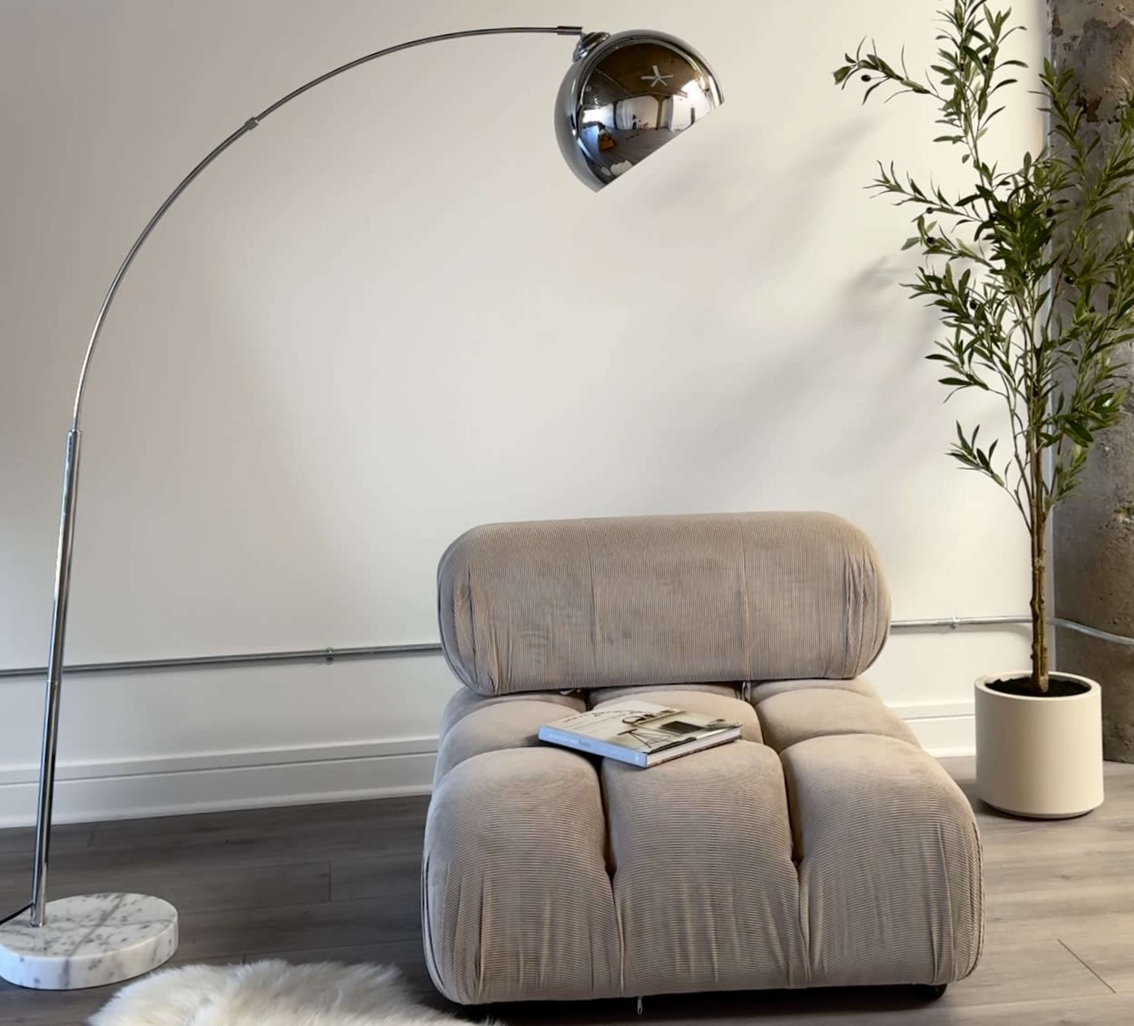 Aesthetic and minimalistic space. Daylight photo studio, fully equipped Image in Uptown, Chicago, IL