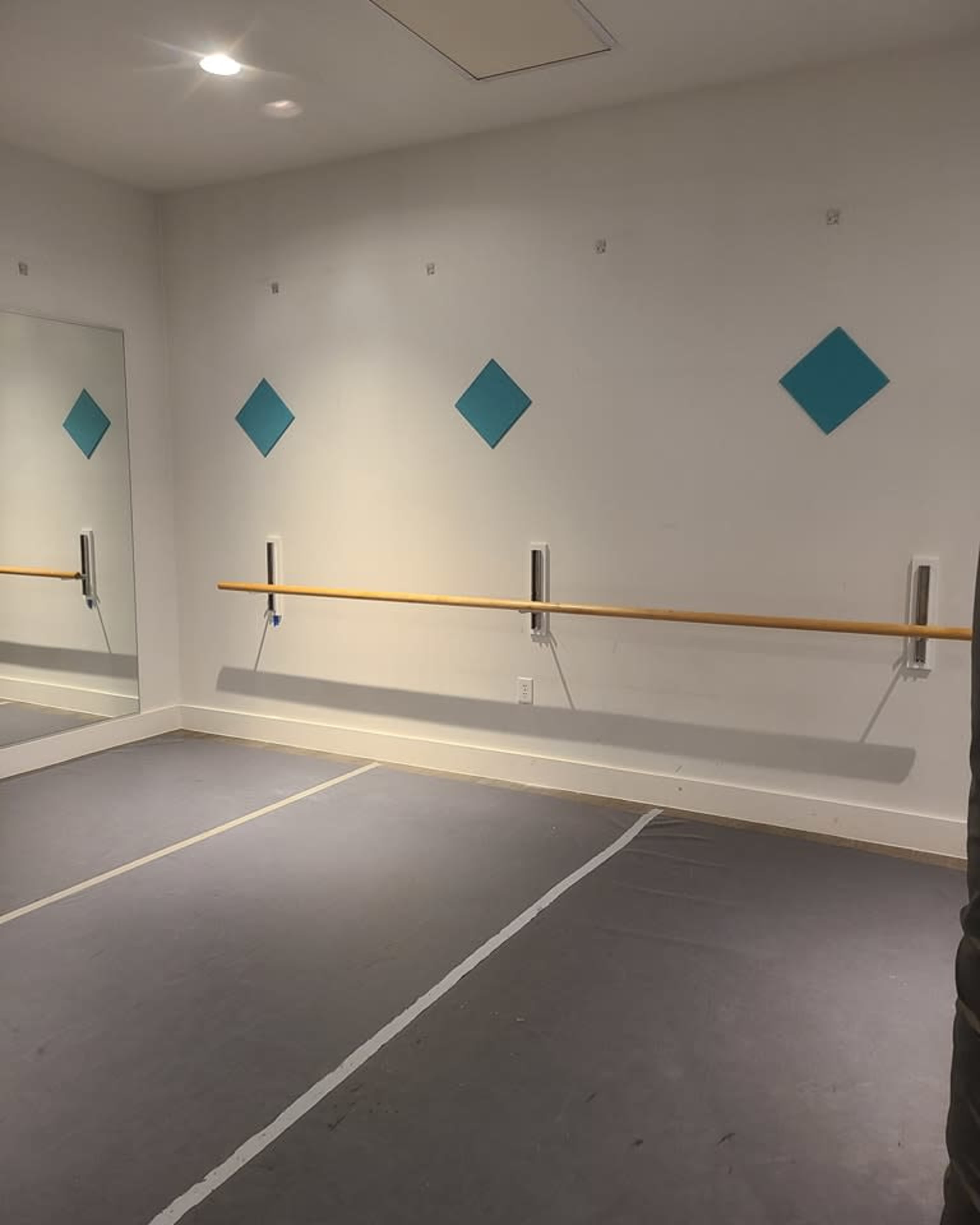 Spring Branch Area Dance Studio with Mirrors, Barres, and Marley Floor Image in Memorial, HOUSTON, TX