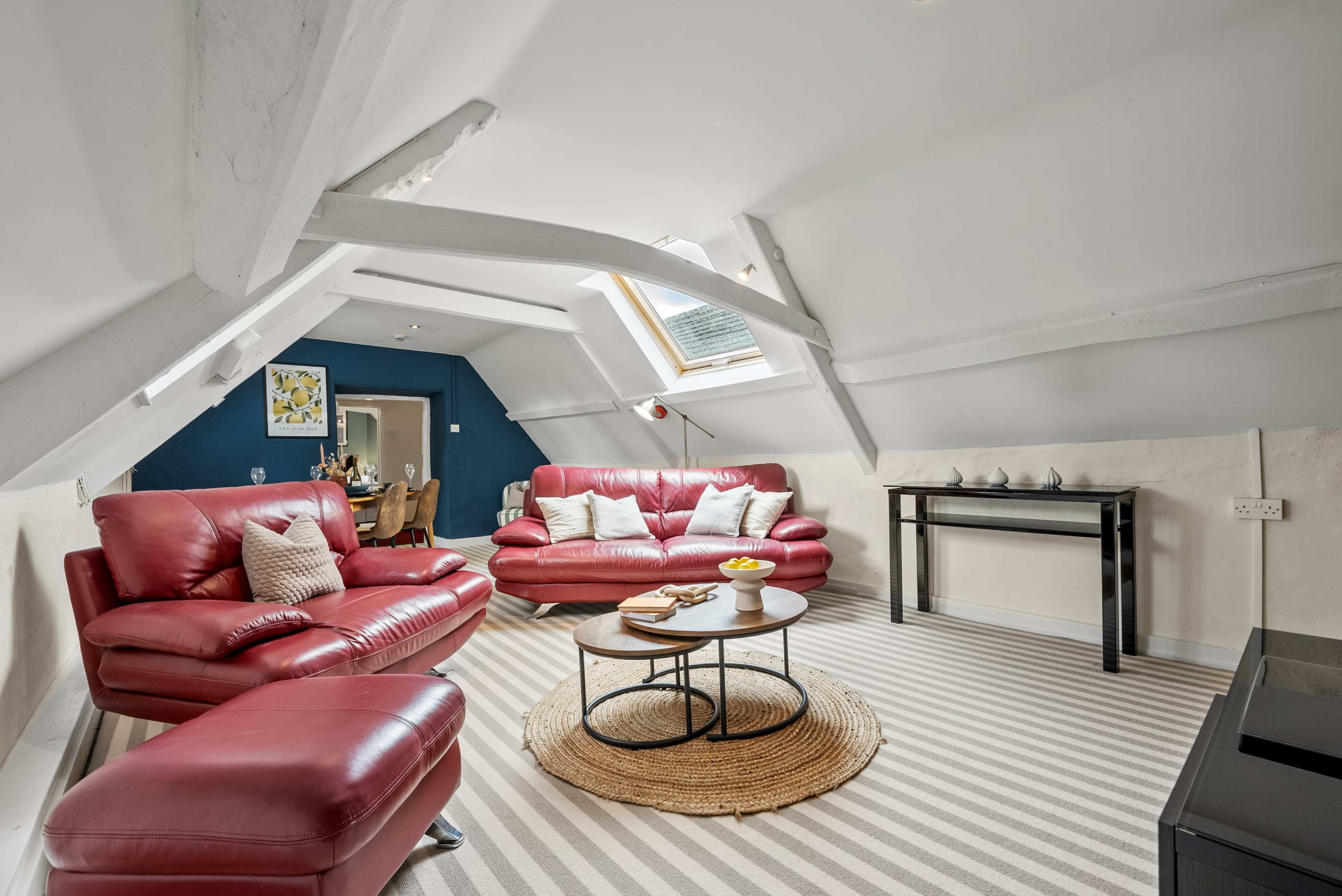 2-BR Cosy & Beautiful Loft in Cotswold w/ Parking - Norcote Loft Image in Lower Norcote, Cirencester, ENG