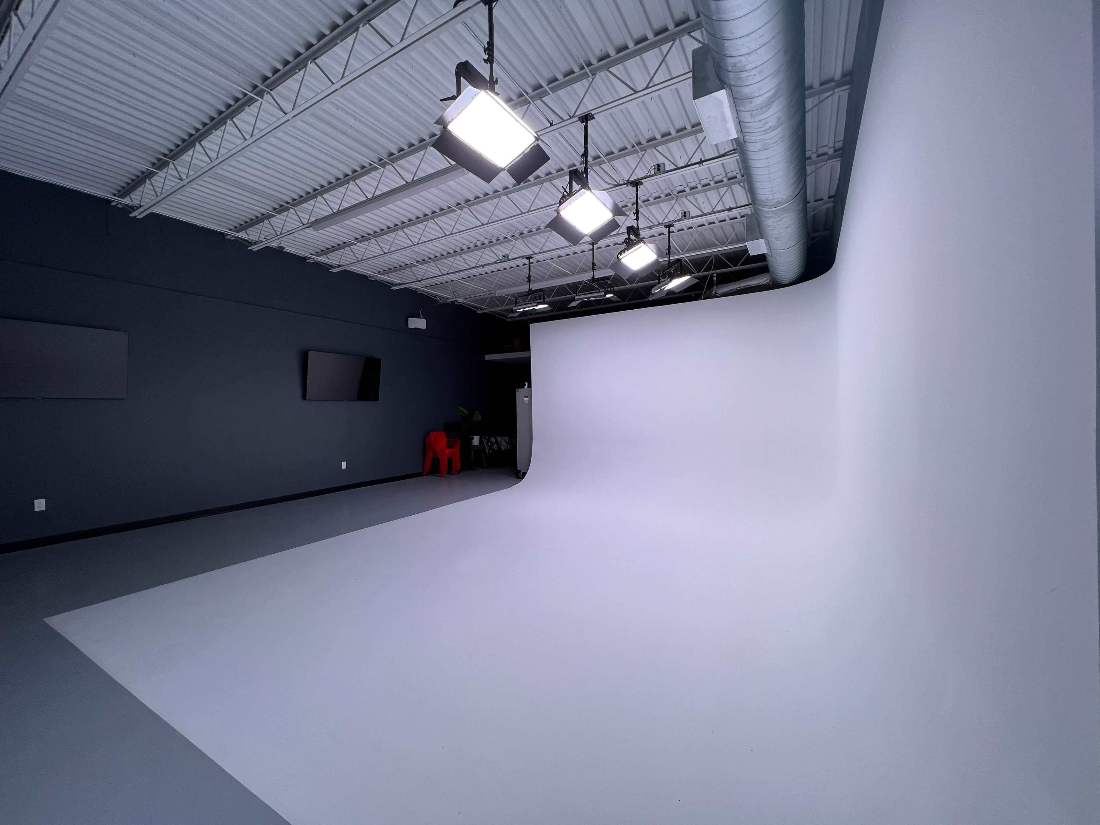 Large RGB Photo/Video Studio with 16 x 21 ft Cyclorama Infinity Wall Image in Pompano Beach, Pompano Beach, FL