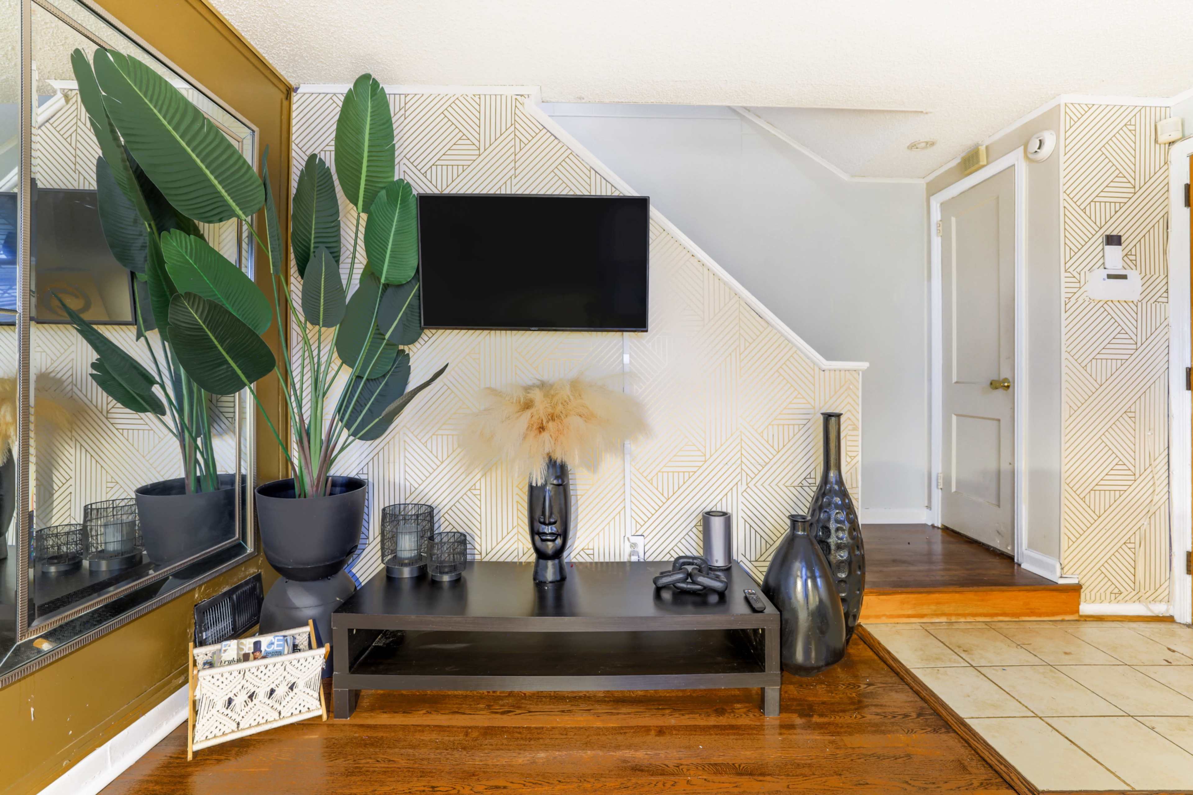 Bright & Cozy NE DC 2-BR Home — Perfect for Shoots & Gatherings Image in Northeast Washington, Washington, DC