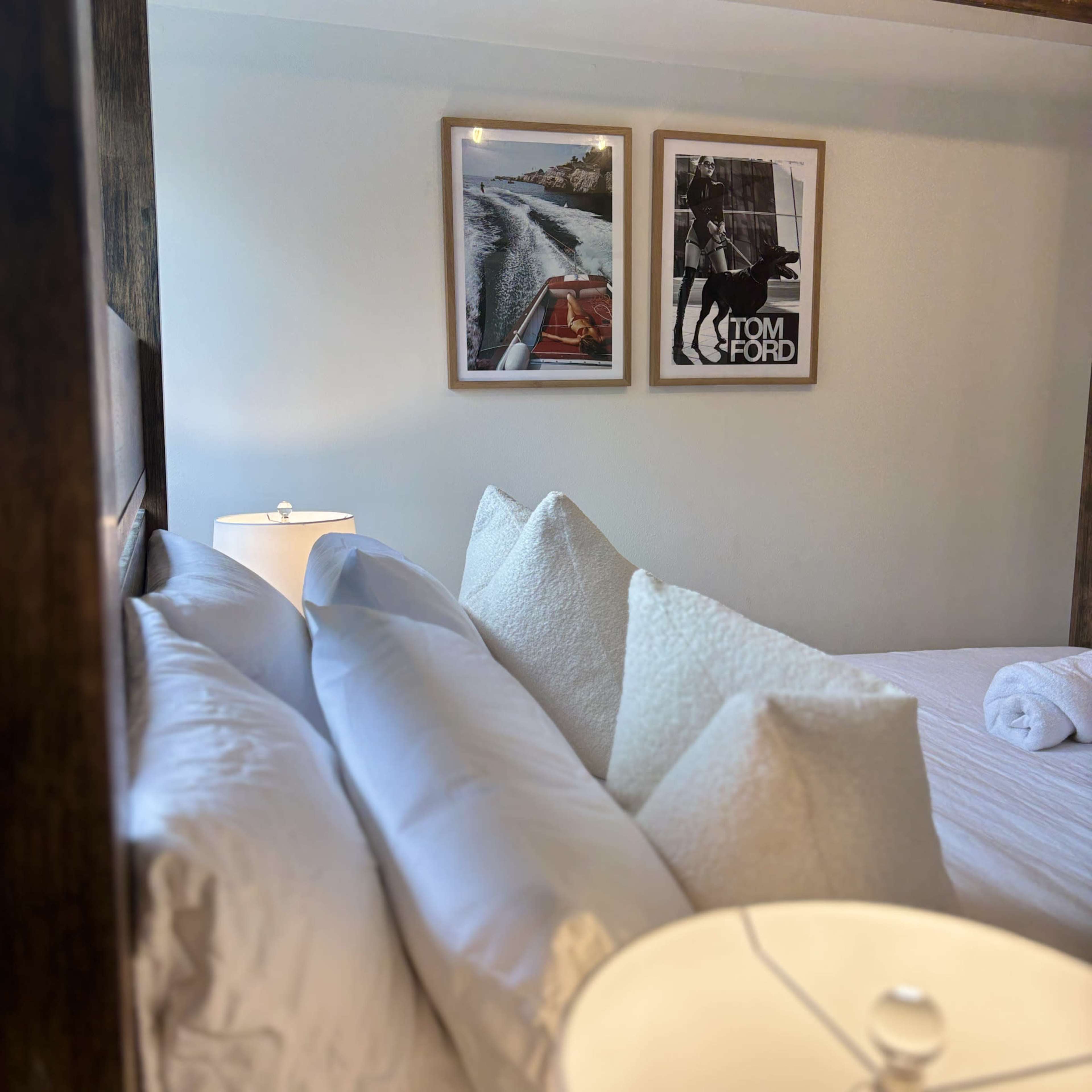 Hollywood Style Glamour at a Penthouse Loft (Fireplace Included) Image in Beverly Grove, Los Angeles, CA