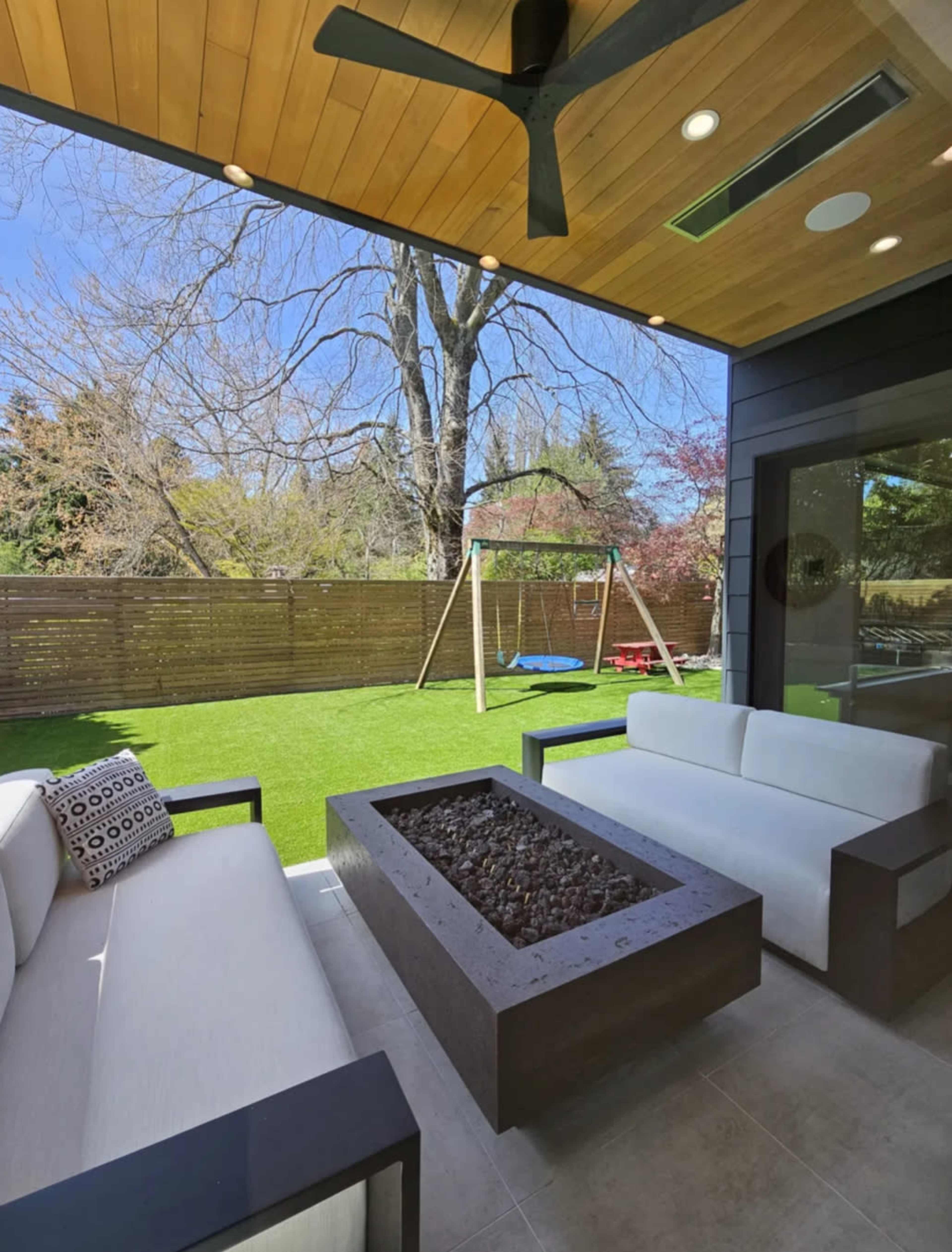 California-inspired Mid-Century Home Image in West Bellevue, Bellevue, WA