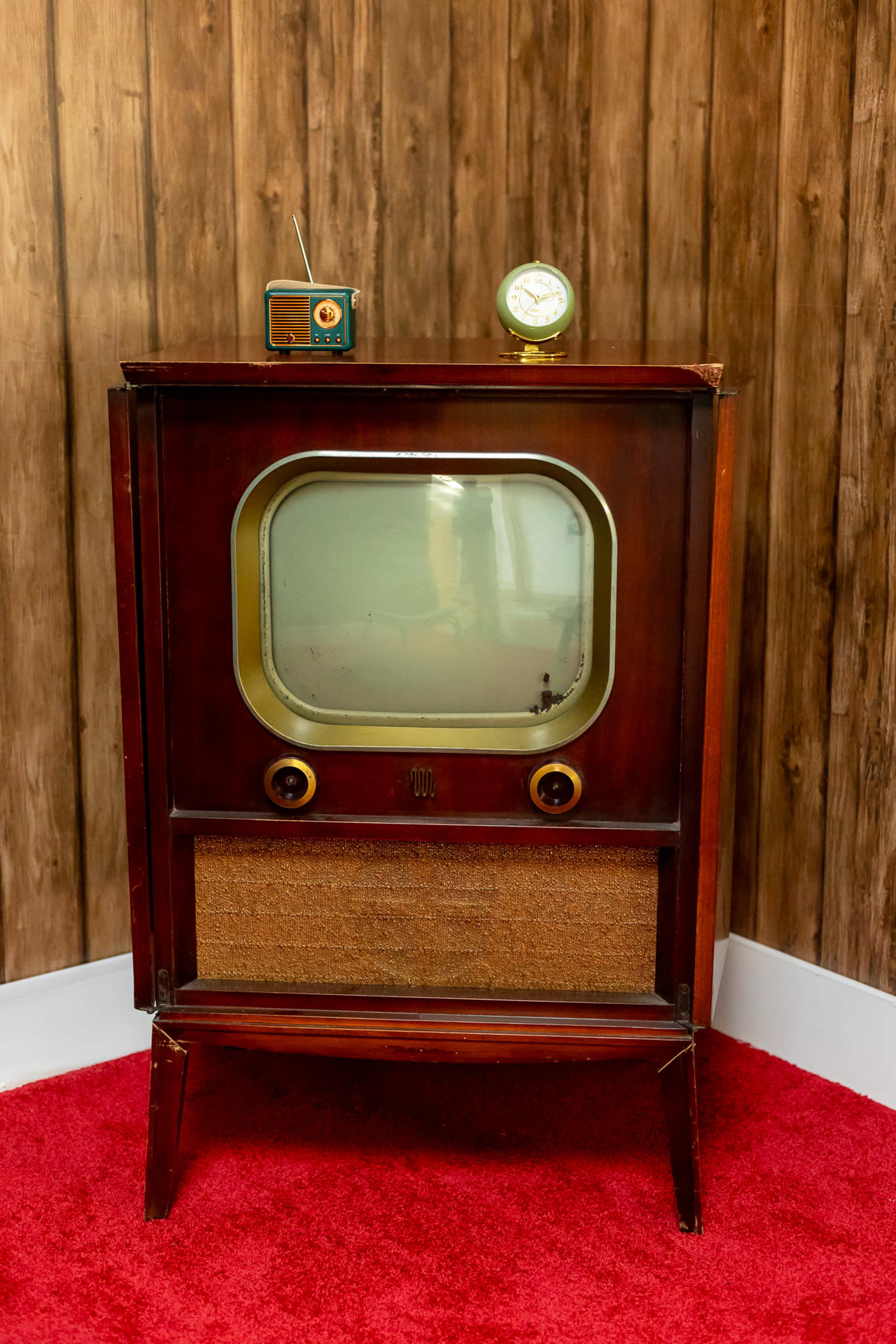 Hidden Vintage Gem! Atlanta Content Creative Studio w/ Retro Living Room Set Image in Pittsburgh, Atlanta, GA