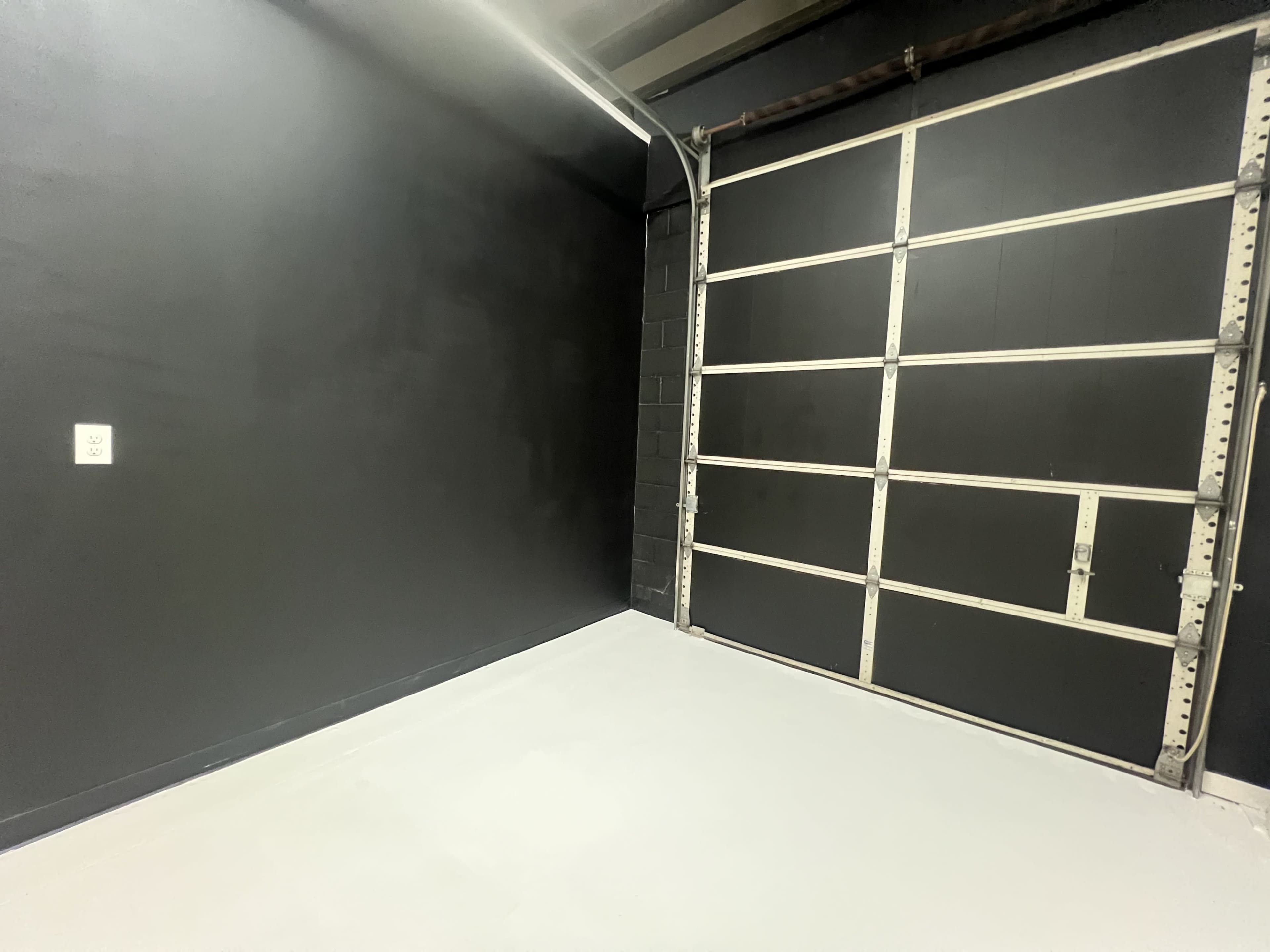 Photo/ Video Studio With big White Wall & Black Wall Image in , ATLANTA, GA