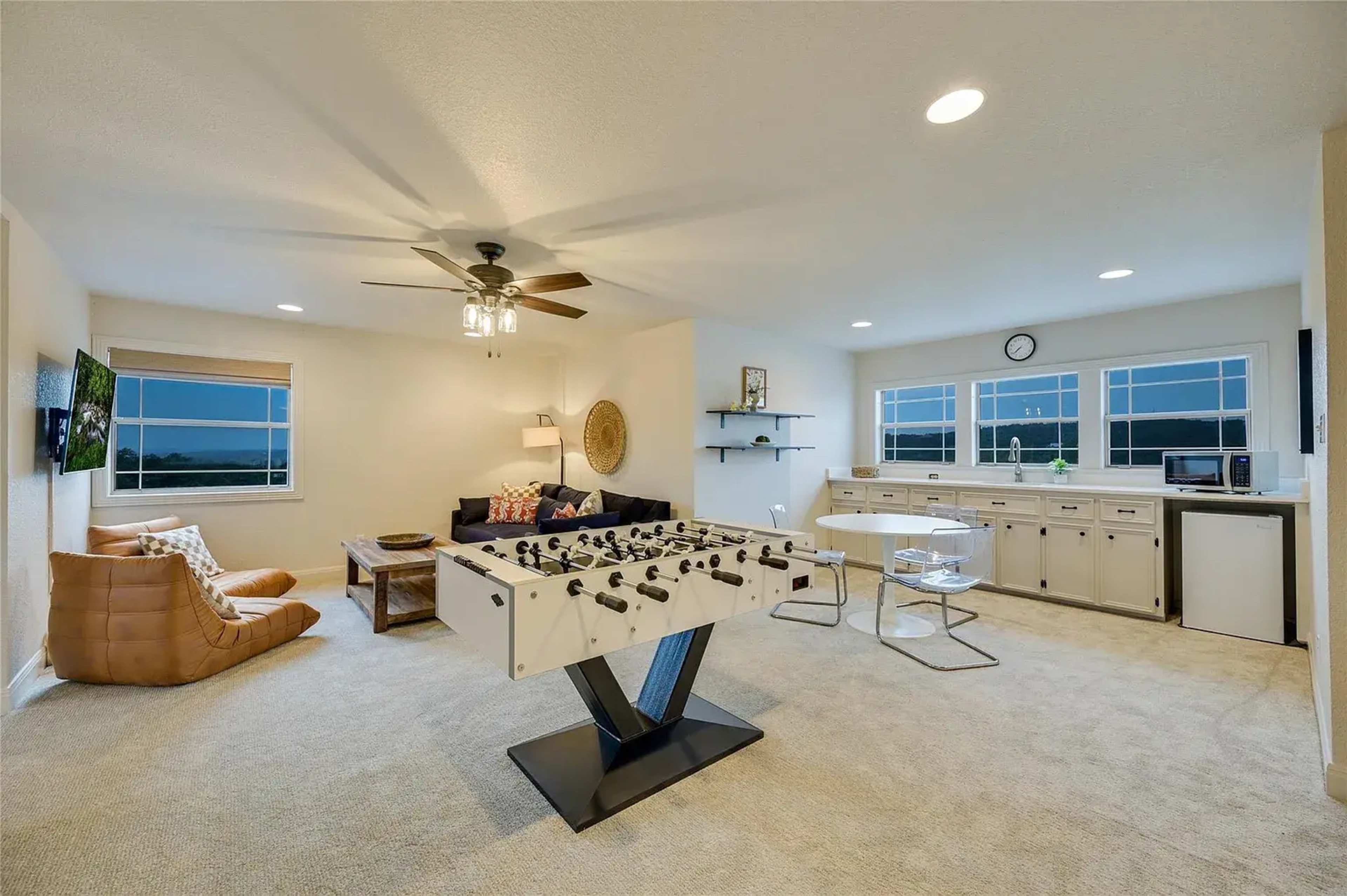 Escape to Luxury: Your Dream 5-Bedroom Country Retreat Awaits! Image in Canyon Lake, Fischer, TX