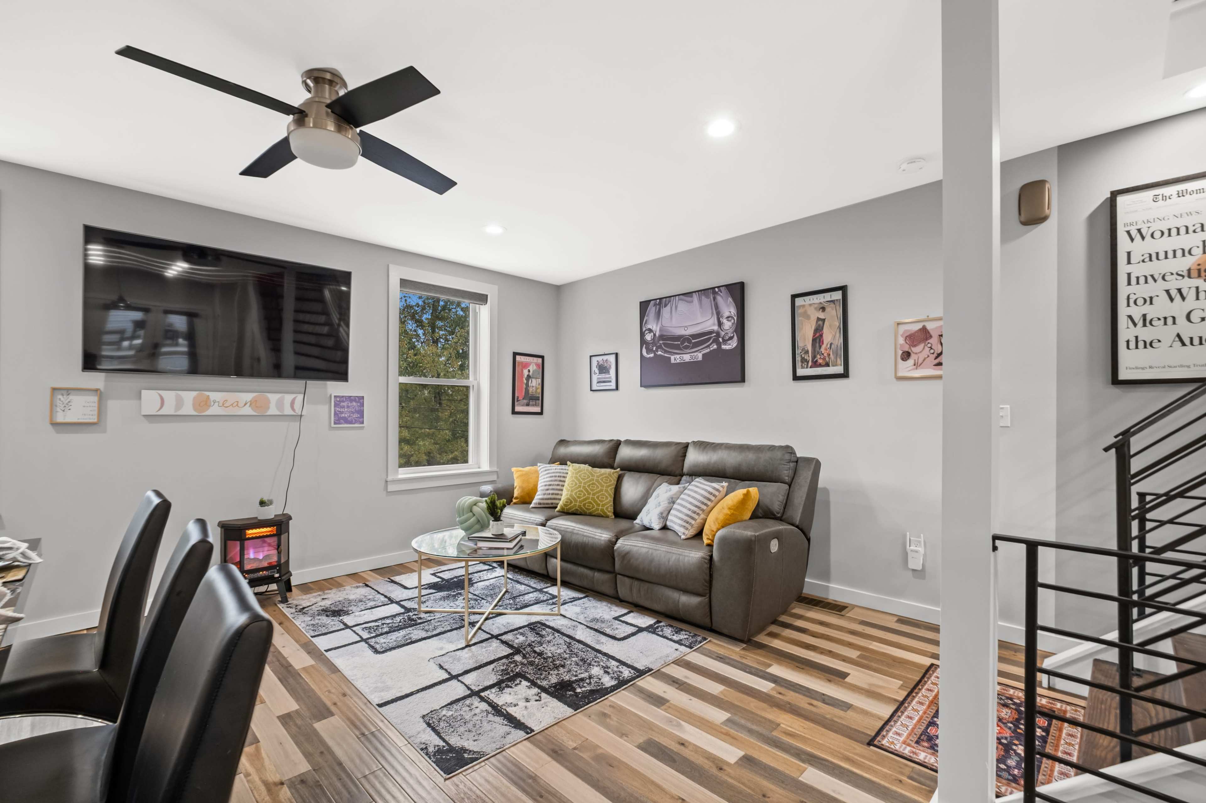 Modern, Near Downtown and Strip, BBQ, Jetted Tub Image in Polish Hill, Pittsburgh, PA