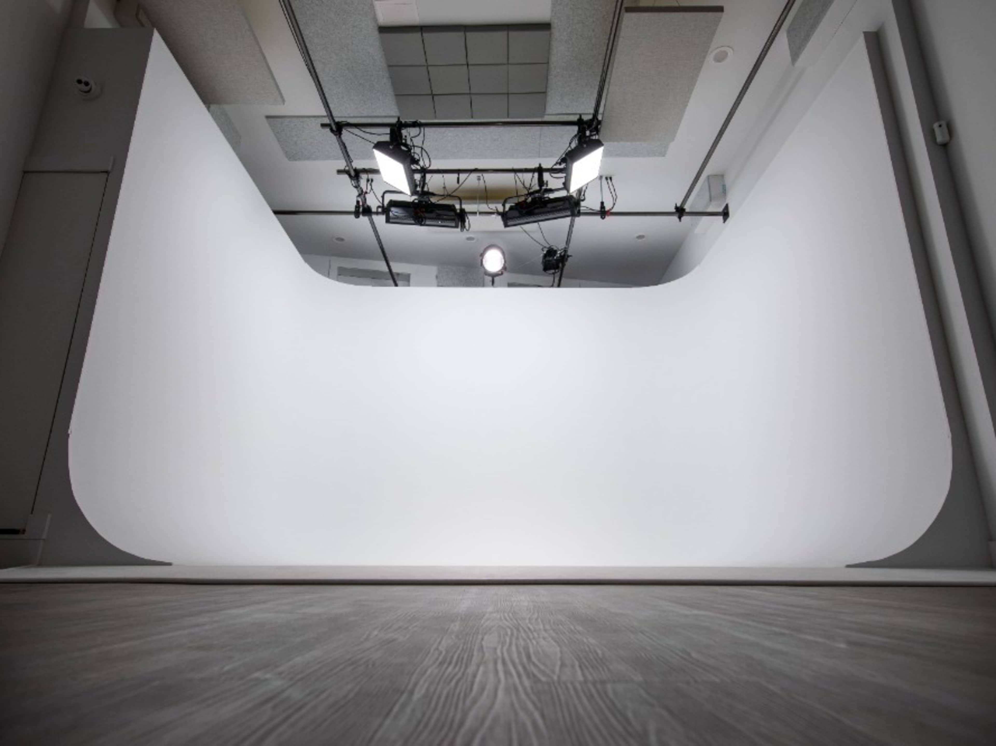 PRODUCTION - CYC WALL
